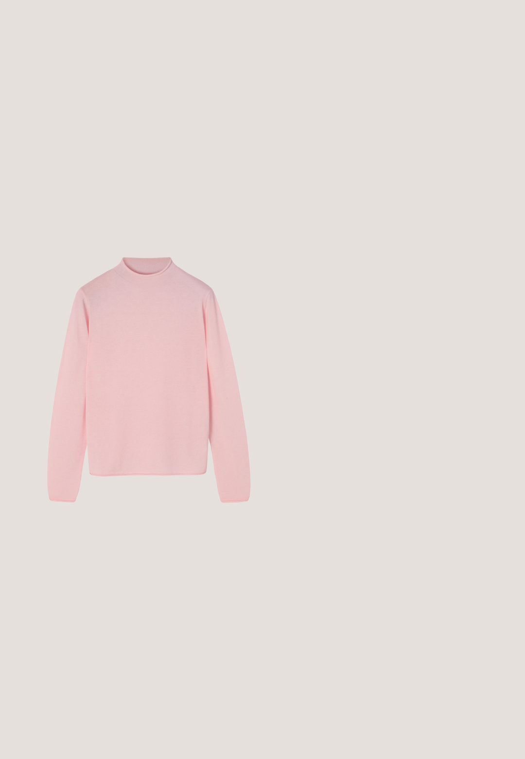 Pull en maille rose à manches longues et col roulé, fabriqué dans un tissu doux. Présente une silhouette simple et décontractée avec une texture lisse et sans motifs.; Robe chemise longue mauve avec col mandarin, manches longues et boutons cachés sur le devant.; Pantalon taille haute à jambes larges en mauve doux avec passants pour ceinture, poches latérales, et fermeture éclair frontale dissimulée.; Mocassin loafer en daim rose avec détail nœud et semelle caoutchouc à picots, vue latérale sur fond blanc.; Lunettes de soleil à monture carrée avec verres dégradés teintés roses et branches translucides roses à motifs, ornées de deux petits clous décoratifs dorés de chaque côté.; Sac à main Calvin Klein en daim et cuir marron avec doubles longues anses et un charme décoratif doré sur le côté droit.