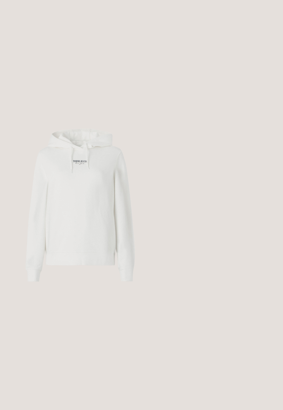 Hvid bomulds hættetrøje med kengurulomme, ribbede manchetter og hætte med snoretræk. "TOMMY JEANS" logo trykt på brystet.; Hvid skjorte med krave, enkelt brystlomme, og lange ærmer med trykknapmanchetter. Glat tekstur, klassisk design.; Lysblå denim jeans med en let falmet finish, prydet med et blomsterdesign, fem lommer og lige ben.; Hvid og beige casual sneaker med sort hældetalje, hvide snørebånd og "BOSS" branding, svævende over træblokbelægning udendørs.; Cremefarvet taske med en blød, fluffy tekstur. Buet form og en bred rem til at bære. Simpelt design, ingen synlige hardware eller accenter.; Sølv metal hoop øreringe med et tekstureret design, der har en lille post bagpå og branding på en af øreringene. Rund form med en poleret overflade.