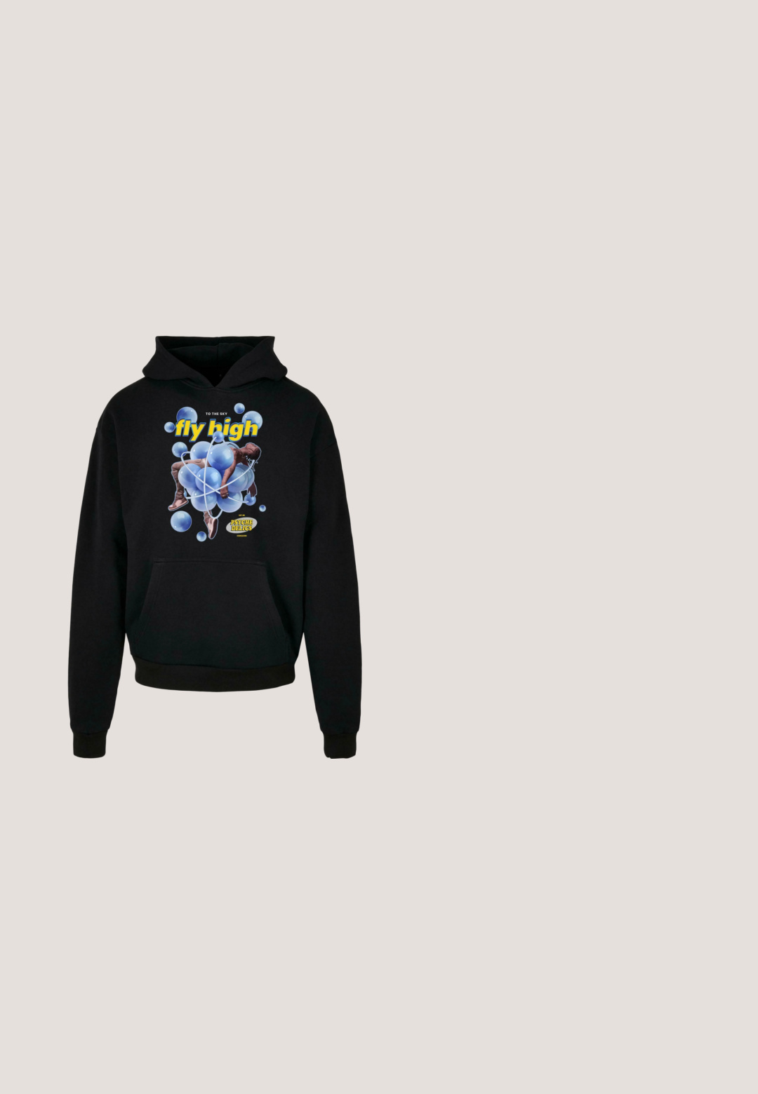 Sudadera negra con capucha que presenta un gráfico central de burbujas azules y una figura. El texto dice "fly high" en amarillo. Bolsillo canguro en la parte frontal.; Camisa de manga larga negra con botones, cuello y un solo bolsillo en el pecho con solapa abotonada.; Pantalones de chándal negros con cintura elástica, cordón y bolsillos laterales. Fabricados con una tela suave, tienen un corte holgado y tobillos ajustados.; Zapatillas deportivas blancas con un upper texturizado, paneles de malla, suela de goma prominente y recortes decorativos en los laterales.; Top negro sin mangas hecho de una mezcla de algodón, con un parche de malla redondo y un sutil logo multicolor en la parte inferior. Textura suave.; Bolso cruzado negro con correa ajustable y pequeña etiqueta rectangular blanca con logo en la parte inferior delantera.