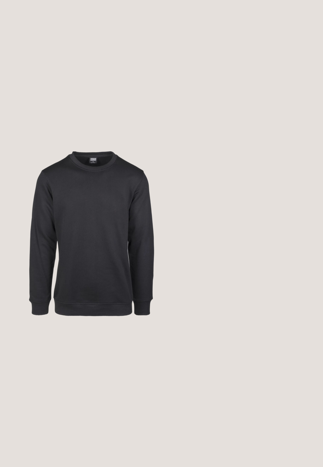 Sort sweatshirt lavet af en bomuldsblandingsmateriale, med rund hals, lange ærmer, ribbede manchetter og en regular fit design.; Sort tanktop lavet af blødt bomuldsstof. Har en rund halsudskæring og brede armhuller, uden synlige mønstre eller accenter.; Sorte højtaljede denimbukser med frontknap, lynlås, bæltestropper og fem lomme-stil mod en ensartet lys baggrund.; Hvide lædersneakers med en struktureret sort Swoosh, flade snørebånd og en gummisål med et rillemønster. "AIR" er præget på hælen.; Slanke, rektangulære solbriller med mørkt tonede glas, klare plast hængsler og tynde beige arme, der er buede for enden.; Metalkæde halskæde med fletdesign, sølvfarvet, glat tekstur og jævne led, velegnet til forskellige stilarter og anledninger.