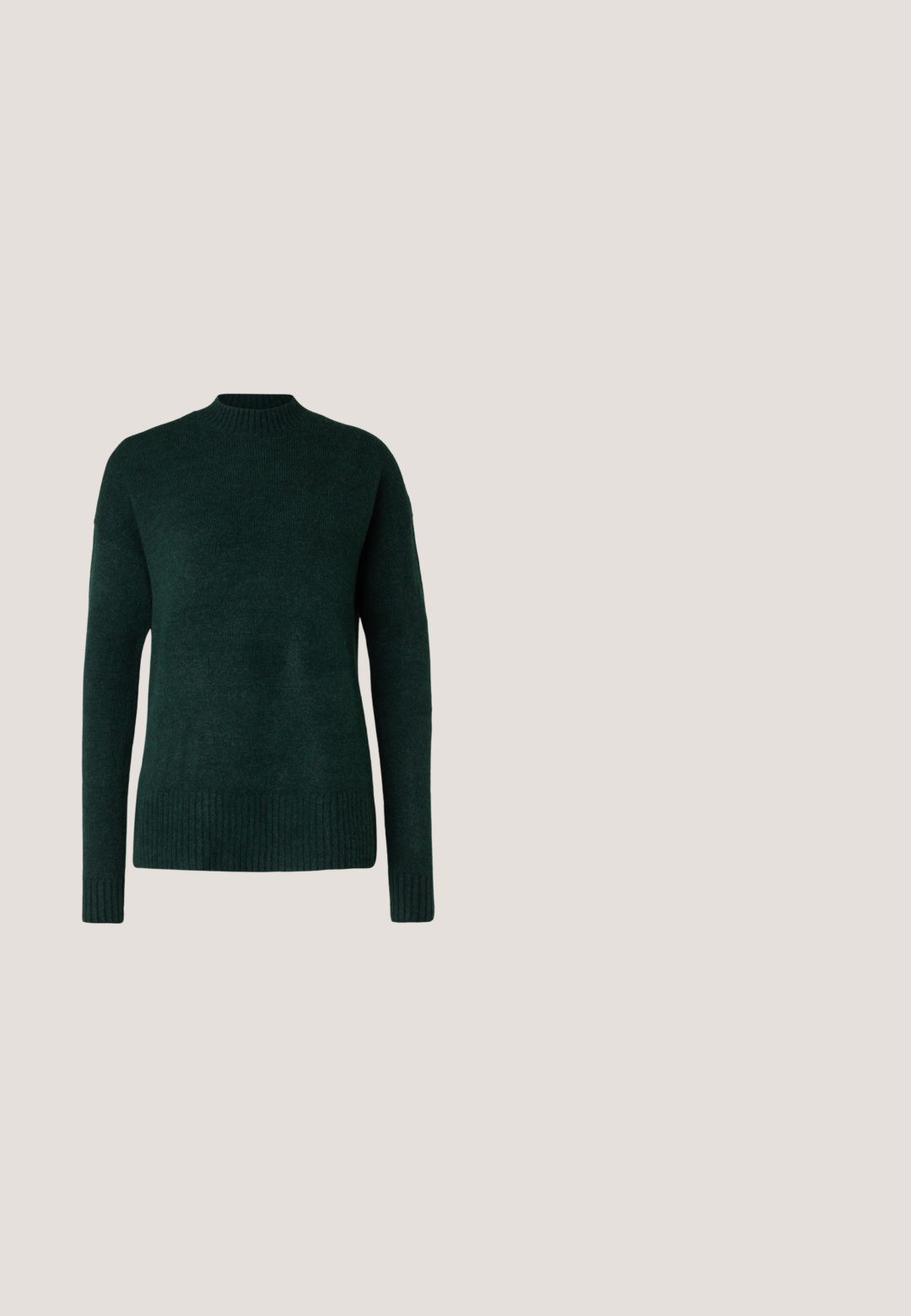 Vero Moda Tall VMLEFILE BOXY - Striktrøje - scarab melange; Bredde fløjl bukser i mørkegrøn. Har høj talje, fem-lomme design, front knaplukning og lodret ribbet struktur.; Sorte læder ankelstøvler med en kraftig høj hæl, snørebånd foran, metaløjer og gule sting langs sålen. Tekstureret gummisål.; Sorte rektangulære briller med klare linser. Blank finish, smalle stænger, og lilla nuance synlig i kanterne af linsen.; Sort flettet læderhåndtaske med kort håndtag og aftagelig skulderrem, vist mod en ensfarvet lys baggrund.; Sølv hoops med en bølget, uregelmæssig tekstur. Har en tynd, cirkulær form og en reflekterende finish.