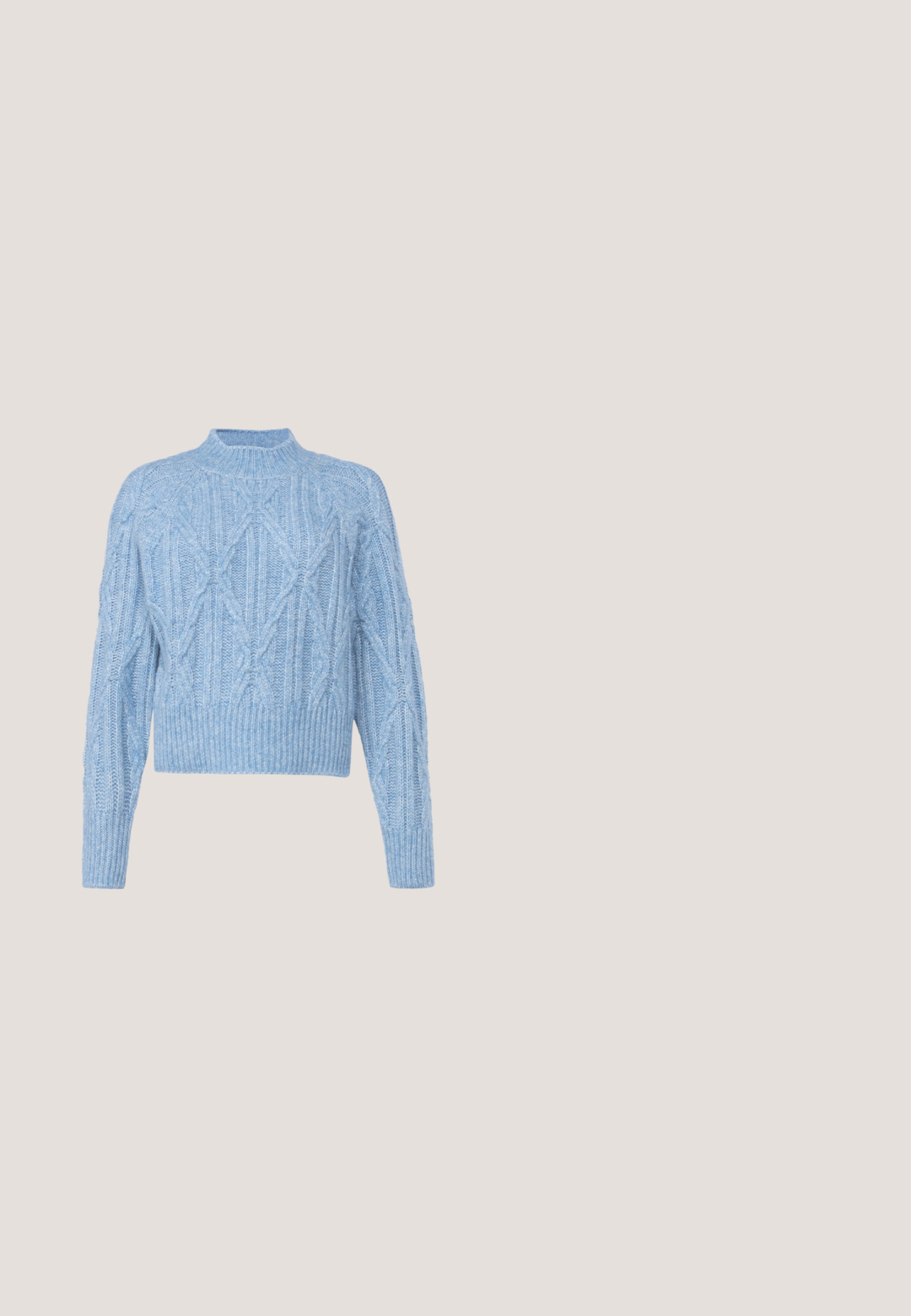 Vero Moda Petite VMBAILY HIGHNECK  - Trui - allure; Marineblauwe corduroy blouse met een knoopsluiting aan de voorkant, kraag en driekwartmouwen. Bevat een peplum-stijl gerimpelde zoom en een zachte textuur.; Skinny jeans in donkerblauwe denim. Voorzien van een middelhoge taille, riemlussen, vijf zakken en een knoopsluiting met een gladde textuur.; Zwarte neplederen schoen met een krokodillenstructuur, ronde neus, enkelband met metalen gesp en een chunky rubberen zool.; Zwarte hobo tas van soepel leer met een gebogen silhouet, voorzien van een enkele verstelbare schouderriem en minimalistische ontwerpdetails.; Zilveren oorbellen in de vorm van een ring met een gepolijste afwerking, met een cirkelvorm en een scharnierende postsluiting. Glad oppervlak met minimale details.