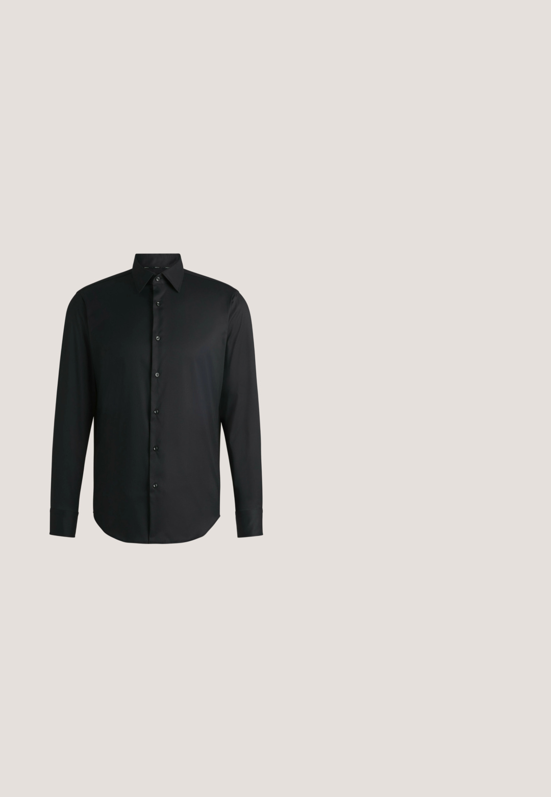 BOSS JOE KENT - Skjorter - black one; Sorte bukser med et skræddersyet design, flad front, pressefolder og en slank pasform. Lavet af et glat stof for et elegant udseende.; Blank sort læder dresssko med lav hæl, snørelukning og rund tå, vist fra siden på ensfarvet lys baggrund.; Slank, lysegrå stofslips med subtil diagonal tekstur, vist mod en ensfarvet hvid baggrund.; Sort tekstureret lædermappe med to håndtag og en aftagelig skulderrem, med en sølvlynlås og metalbeslag.; Sort læderbælte med et elegant design, sølvmetal spænde og glat tekstur. Logodetaljer nær spændeområdet.