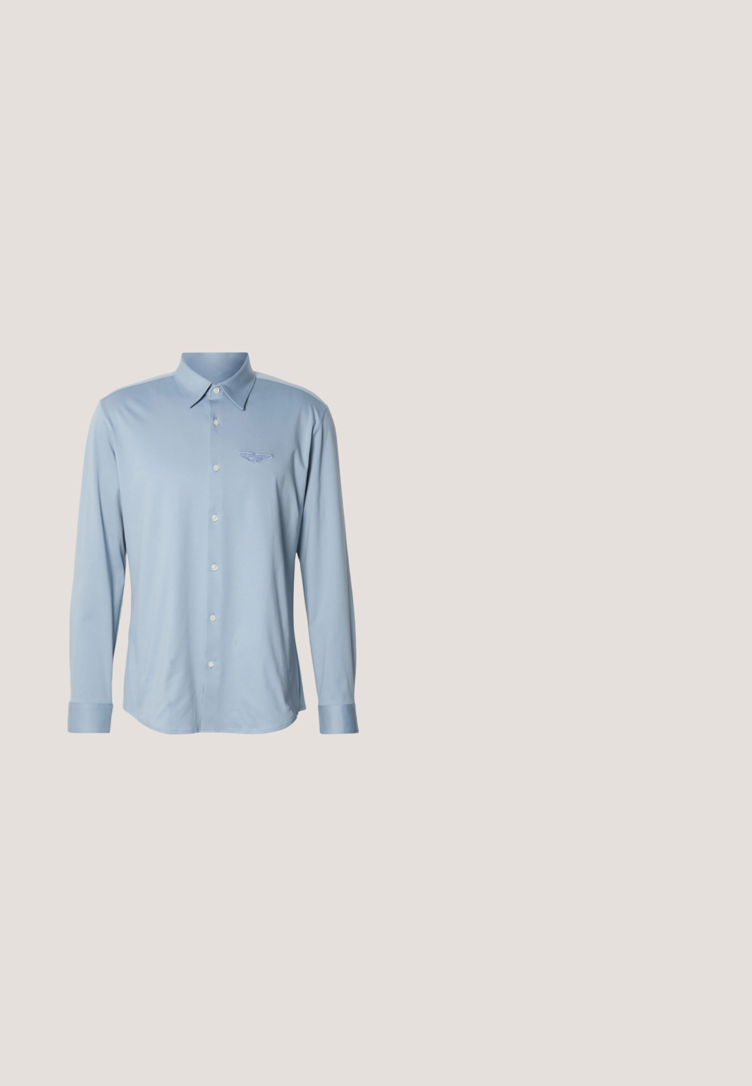 Chemise à manches longues bleu clair en tissu lisse, dotée d'un col pointu et d'un devant boutonné, avec un logo brodé discret sur la poitrine.; Pantalon ajusté bleu clair avec une coupe slim, texture lisse, pli devant, taille cintrée et passants de ceinture. Pas de poches visibles.; Chaussure habillée en cuir noir avec une texture lisse, bout pointu, design à lacets à six œillets et un petit talon rectangulaire. Détail de marque subtil sur le côté.; Cravate homme slim bleu marine à motif texturé subtil, présentée à plat sur un fond blanc.; Sacoche d'ordinateur portable noir en simili cuir texturé. Dispose de deux poignées, d'une sangle d'épaule amovible et d'une poche zippée à l'avant avec logo.; Ceinture en cuir noir avec une boucle rectangulaire argentée et une petite boucle argentée attachée, enroulée sur un fond blanc.