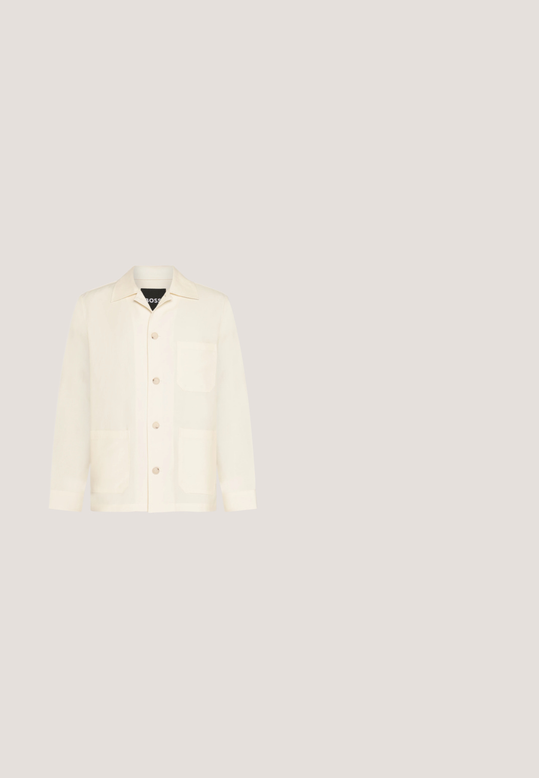 Veste crème à boutons avec un col et trois poches avant, présentée sur un fond clair uni.; Pantalon vert olive en tissu texturé, avec un taille élastique à cordon de serrage et des jambes droites, présenté sur un fond blanc.; Chaussure en suède beige à lacets avec une finition lisse, un bout pointu et un petit talon empilé. Couture minimaliste et aucun motif visible.; Lunettes de soleil en métal doré avec des montures octogonales, des verres dégradés gris et des accents texturés sur les branches. Embouts sombres sur les branches.; Cravate beige à rayures grises diagonales posée à plat sur un fond blanc.; Ceinture en cuir marron avec une boucle métallique argentée, une texture lisse et un design simple sans motifs ni ornements visibles.