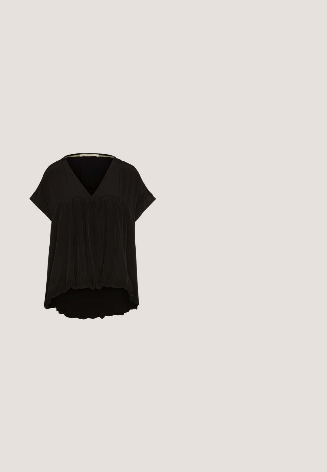 Esprit Tunika - black; Anna Field by Zalando Bleistiftrock - black; Schwarzer Leder Slingback-Schuh mit spitzer Zehenform, subtiler Glanz und verstellbarem Knöchelriemen. Flacher Absatz mit einer braunen Innensohle.; Schwarze rechteckige Sonnenbrille mit dunkel getönten Gläsern, dickem Kunstrahmen und breiten Bügeln. Glatte Oberfläche und kantiges Design.; Schwarze strukturierte Handtasche aus Leder mit einem oberen Tragegriff, abnehmbarem Schulterriemen und einer Klappe auf der Vorderseite. Akzente in Goldmetall.; Goldfarbene Creolen mit einer glatten, polierten Oberfläche. Sie haben eine halbkreisförmige Form und einen sicheren Stiftverschluss.