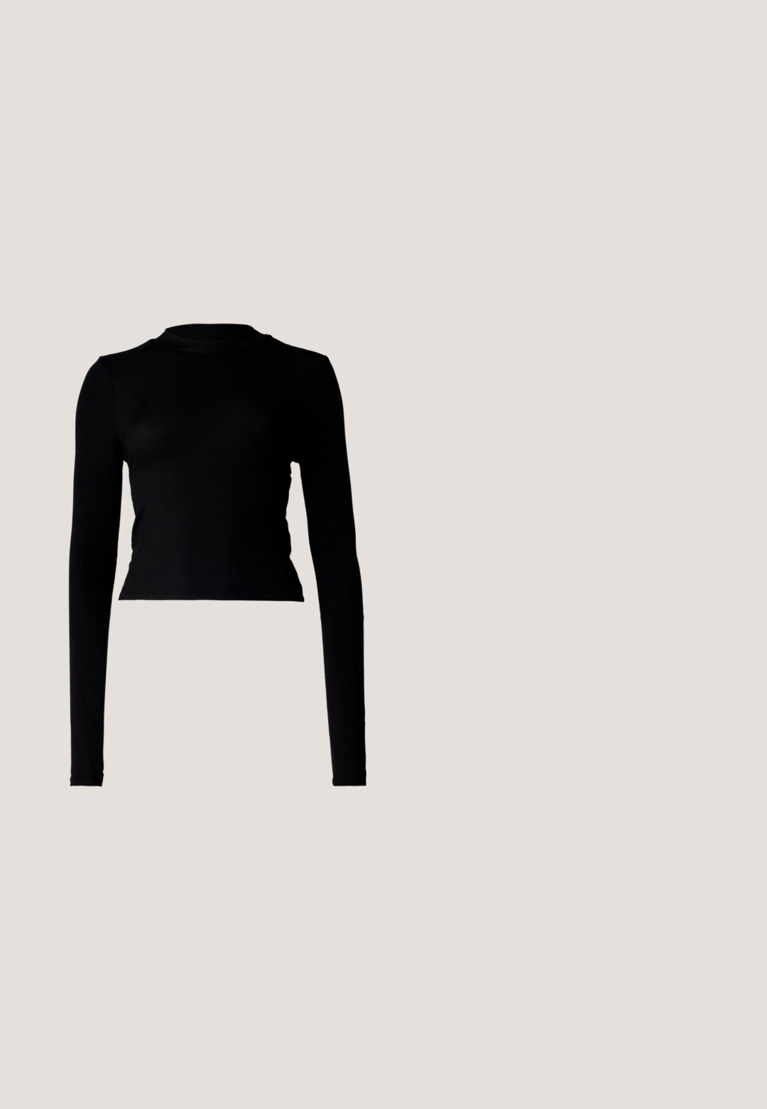 Sort langærmet crop top i ribbet tekstur, med høj halsudskæring og tætsiddende design. Minimalistisk stil uden synlige mønstre eller accenter.; Grå flare bukser lavet af blødt stof med en bred, snoet taljebånd og et langt, draperet bånddetalje foran.; Ben iført hvide sokker og sorte Adidas Gazelle sneakers med hvide striber og tykke brune såler på et gråt tæppe.; Sorte solbriller med rektangulært stel, mørke linser, glat plastmateriale og en metalaccent på templet.; Sort læderhåndtaske med en triangular form, skrå klap og et rundt håndtag. Har en glat overflade og minimalistiske design detaljer.; Sølv hoops med en bølget, uregelmæssig tekstur. Har en tynd, cirkulær form og en reflekterende finish.