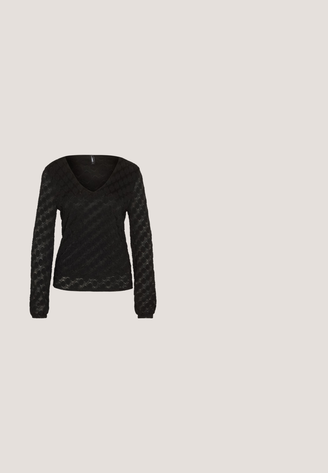 ONLY ONLRIE V NECK - Μπλούζα - black; Gina Tricot CARGO LOOSE - Τζιν χαλαρής εφαρμογής - grey; Μαύρο δερμάτινο φλατ παπούτσι με λουράκι στον αστράγαλο και μυτερή μύτη, με δύο οριζόντια λουριά και τετράγωνα ασημένια κούμπώματα, χαμηλό τακούνι και λεία υφή.; Μαύρα γυαλιά ηλίου με σχήμα γατίσιας ματιού και ματ φινίρισμα, με γκρι φακούς και αιχμηρές γωνίες, καθώς και κομψά μπράτσα. Το όνομα της μάρκας είναι ορατό στο εσωτερικό του μπράτσου.; Μαύρη και ασημένια τσάντα χειρός με υφασμάτινη επιφάνεια που διαθέτει διαμαντένιο σχέδιο, κόμπο στη λαβή και δομημένο σχήμα.; Ασημένες κρίκοι σκουλαρίκια που περιλαμβάνουν ένα charm σε σχήμα σταυρού και καρδιάς. Λείο, γυαλιστερό υφή με γυαλισμένη φινίρισμα. Κάθε charm κρέμεται από έναν ασφαλή βρόχο.