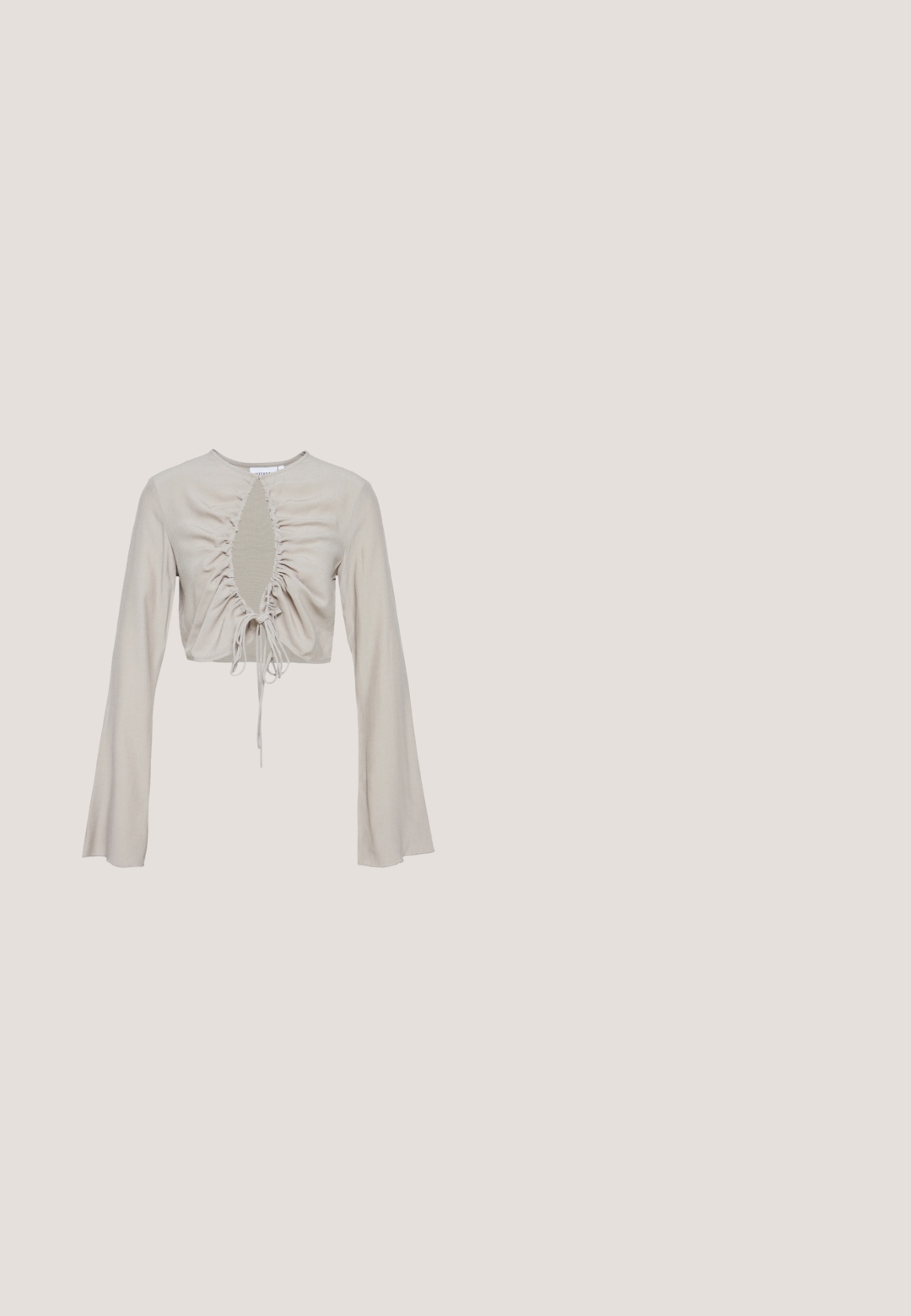 Weekday CASSIE BLOUSE - Blouse - mole; BDG Urban Outfitters SKIRT - Jeansrok - white; Zwarte leren schoen met een ronde neus, lage hak, vetersluiting en gele stiksels langs de zool. Soepele textuur met een matte afwerking.; Zwarte rechthoekige zonnebril met donkere getinte lenzen, een dik plastic montuur en brede scharnieren. Glad oppervlak en hoekig ontwerp.; Zwarte nylon schoudertas met een gebogen vorm, zilveren kettingaccent, afneembaar mini-zakje en verstelbare schouderband; voorzien van het "Steve Madden" logo.; Zilveren hoepeloorbellen, cirkelvormig, met een gladde glanzende textuur en een constante breedte. Minimalistisch ontwerp zonder extra accenten.