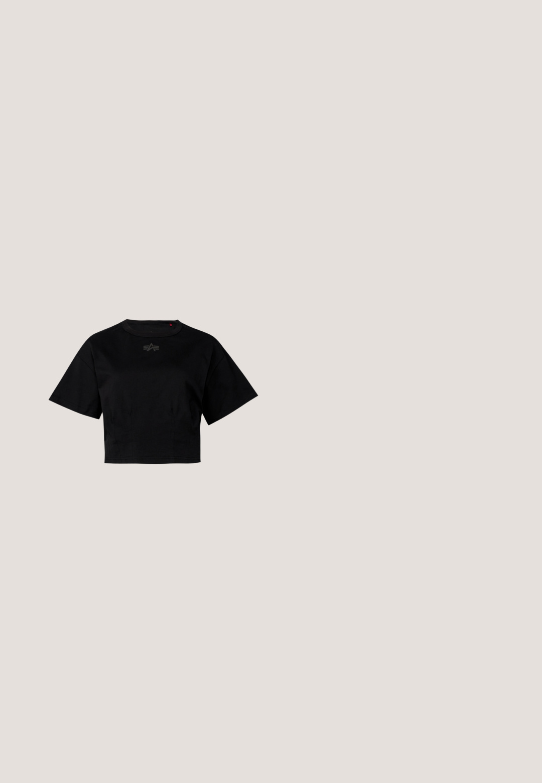 Zwarte cropped t-shirt van katoen. Heeft korte mouwen en een ronde halslijn. Bevat een subtiele logo-detail op de borst.; Zwarte wijde jeans gemaakt van denim, met een hoge taille, voorzakken en ton sur ton stiksels langs de naden.; Donkerblauwe suède platform sneakers met witte strepen en zwarte veters. Voorzien van een dikke bruine rubberen zool. Gecombineerd met lichtblauwe denim broek.; Zwarte zonnebril met een rechthoekig frame, donkere lenzen, gladde plastic materiaal en een metalen accent op de poot.; Grijze handtas met textuur, voorzien van een gevoerde handgreep, gaasaccenten, verstelbare schouderband en een sluiting aan de voorkant. Compact ontwerp met een ronde vorm.; Zilveren oorbellen in de vorm van een gladde, glanzende ring. Circulaire vorm, voorzien van een veilige sluiting. Eenvoudig en elegant ontwerp.