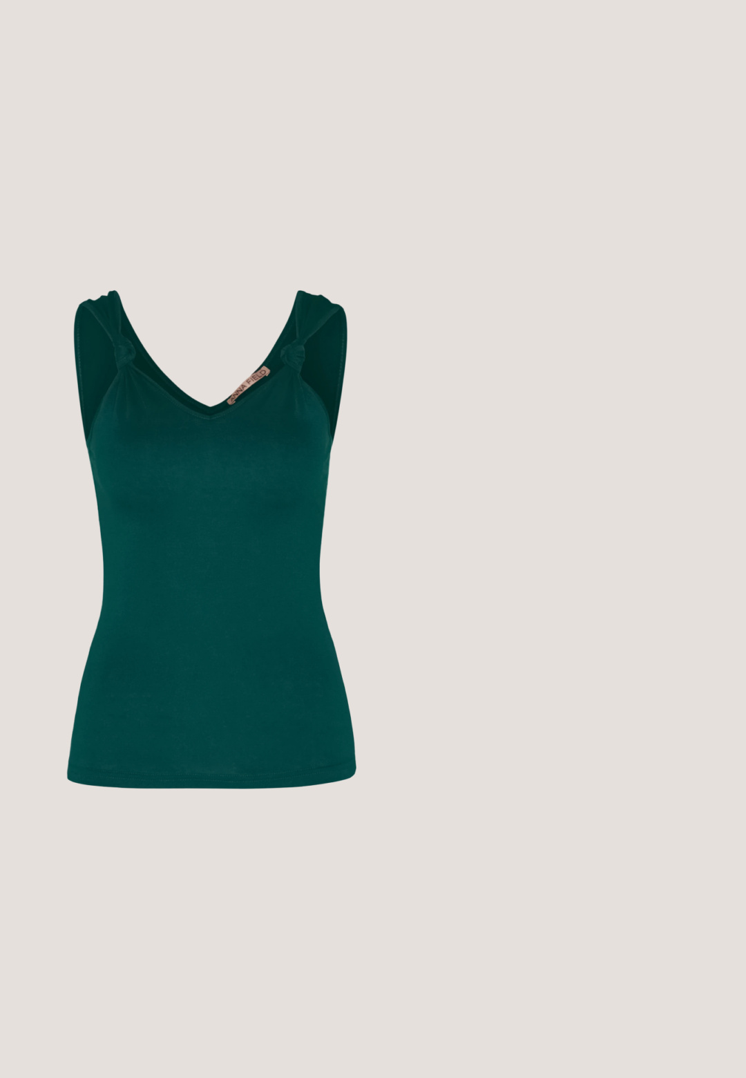 Anna Field by Zalando Top - dark green; Pantalones de pierna ancha en color verde azulado, hechos de un material texturizado con plisados verticales. Presentan una cintura con lazo y un acabado suave en el dobladillo.; Zapato slingback de cuero negro con punta puntiaguda, tacón bajo de bloque y diseño minimalista con finas tiras y textura suave.; Gafas de montura rectangular negra con lentes transparentes. Presenta un tinte púrpura distintivo en los bordes interiores y un acabado de plástico suave.; Bolso de mano negro hecho de ante con un acabado texturizado, que presenta una cadena dorada y un diseño elegante y angular.; Pendientes de aro en tono dorado con un acabado suave y pulido. Presentan una forma de medio círculo y un cierre de poste seguro.
