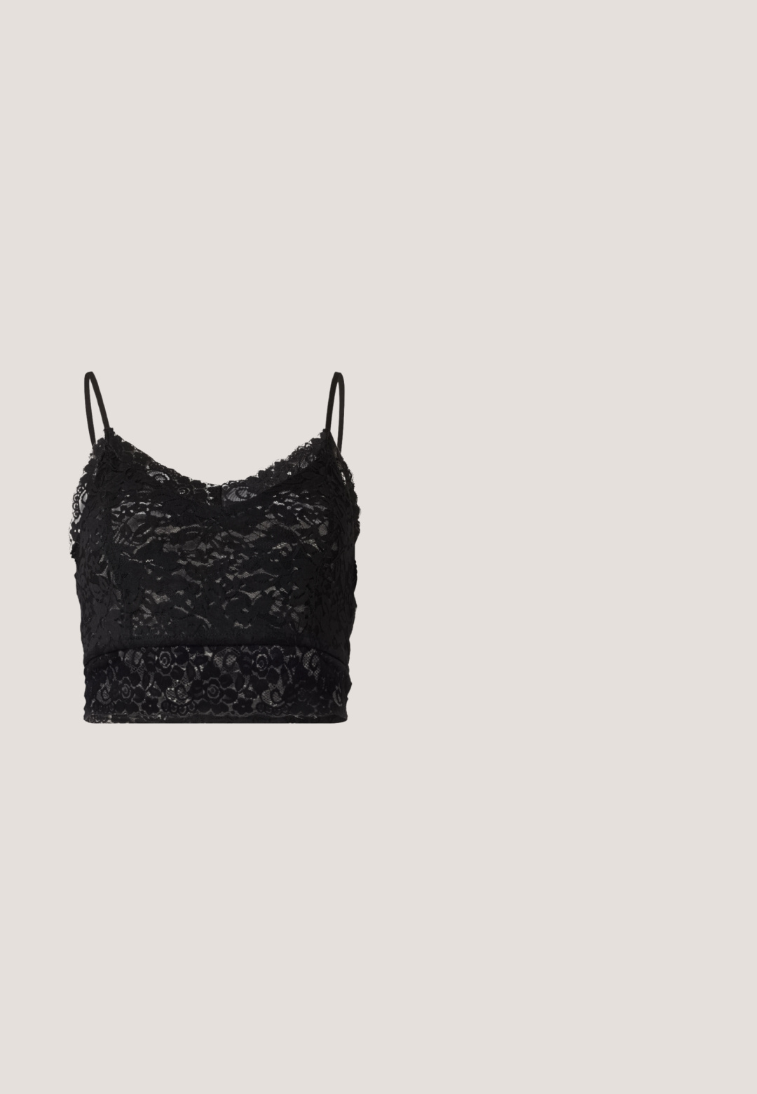 Bralette en dentelle noire avec des bretelles spaghetti réglables, un motif de dentelle florale et une bande noire unie en bas.; Pieces PCSKIN SLIM SHORT SKIRT - Minijupe - black; Des escarpins noirs à plateforme avec un bout rond, en tissu mat, un talon bloc haut, une sangle ajustable à la cheville et un subtil détail de couture.; Lunettes ovales en métal argenté avec verres transparents, présentant des accentuations décoratives sur les côtés et des embouts noirs sur les branches pour plus d'adhérence et de confort.; Sac à main noir et argent avec une surface texturée affichant un motif en diamant, une anse nouée et une forme structurée.; Boucles d'oreilles en argent avec une finition polie, présentant une forme circulaire et une fermeture à charnière. Texture lisse avec un minimum de détails.