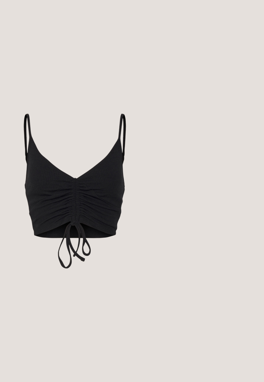 Even&Odd Top - black; Falda envolvente impresa en negro y crema; presenta patrones intrincados con diseños geométricos y florales; se ata en la cintura para un ajuste ajustable.; Sandalia negra con suela plana, hebilla ajustable, dos correas anchas y textura suave, diseñada para la comodidad y facilidad de uso.; Gafas de sol de carey marrón con una forma vintage de ojo de gato y lentes marrones. Presentan brazos curvados con acentos rojos.; Bolso negro de forma redondeada, hecho de material liso. Presenta un asa trenzada y un cierre de cremallera para un almacenamiento seguro.; Pendientes de aro plateados con un diseño minimalista. Forma circular, textura suave y perfil delgado. Livianos con un acabado pulido.