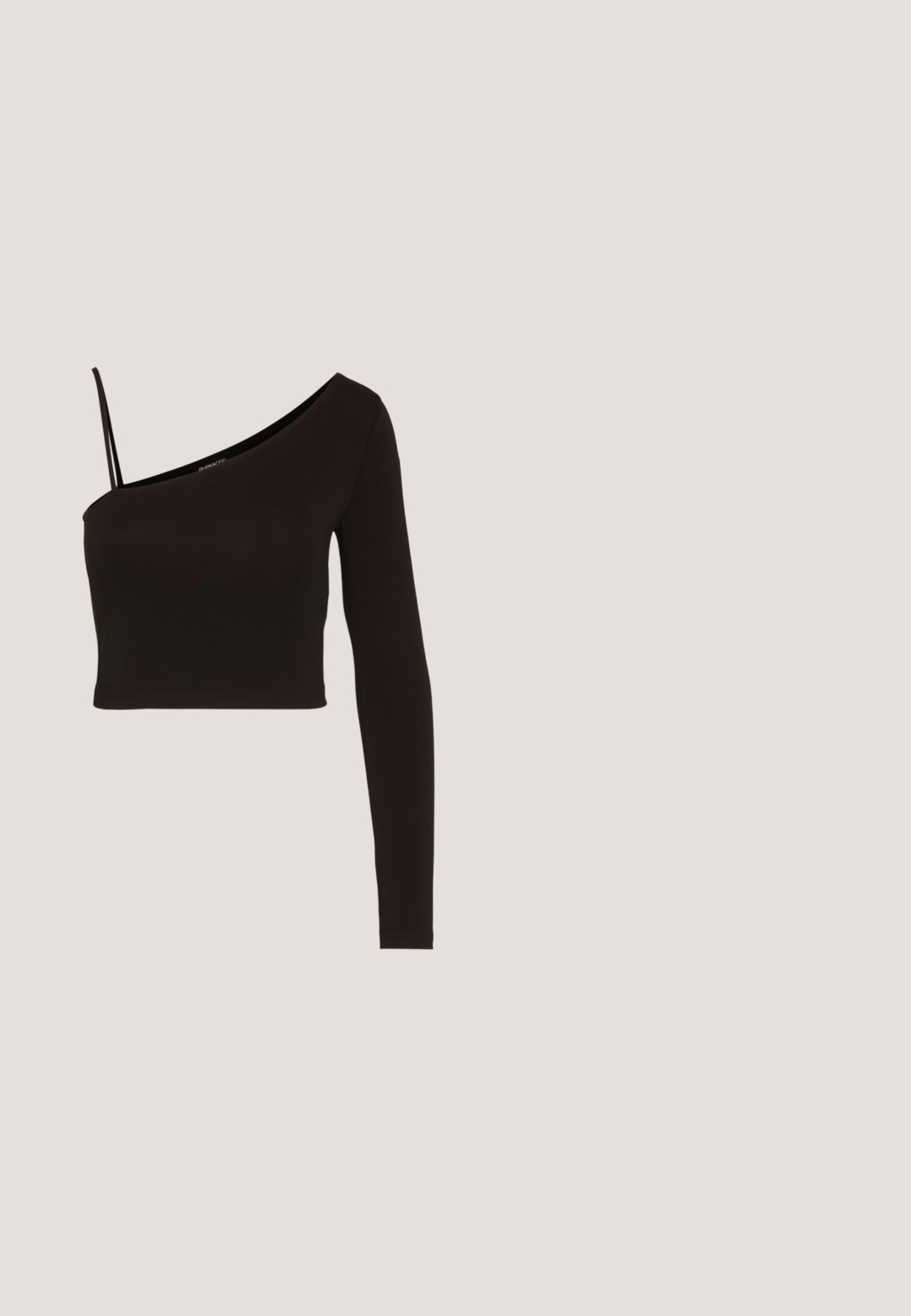 Even&Odd by Zalando Top s dlhým rukávom - black; Weekday RESOLUTE RIGID CURVE - Džínsy s rovným strihom - ink black; Čierno-biele tenisky Nike Dunk Low s koženým zvrškom, perforovanou špičkou a čiernymi šnúrkami, so bielou podrážkou a logovými akcentmi.; Čierne obdĺžnikové okuliare s priehľadnými šošovkami. Lesklý povrch, úzke ramená a fialový nádych viditeľný na okrajoch šošoviek.; Čierna kožená kabelka s krokodílím vzorom, striebornou zámkou so zatváraním na otočenie a dlhým strieborným reťazcom s koženou ramennou podložkou.; Strieborné kruhové náušnice s minimalistickým dizajnom. Cirkulárny tvar, hladký povrch a tenký profil. Ľahké s lesklým povrchom.