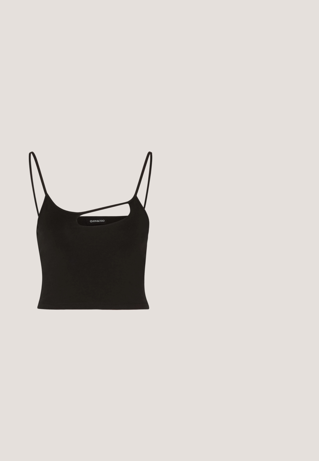 Even&Odd Μπλούζα - black; Monki Παντελόνι cargo - black dark svart; Μαύρα αθλητικά παπούτσια ψηλής κοπής με χοντρή καουτσούκ σόλα, δερμάτινο άνω μέρος, κλείσιμο με κορδόνια και λουράκι Velcro, και διακριτικές λεπτομέρειες σε πλάγια πάνελ.; Μαύρα γυαλιά ηλίου με σχήμα γατίσιας ματιού και ματ φινίρισμα, με γκρι φακούς και αιχμηρές γωνίες, καθώς και κομψά μπράτσα. Το όνομα της μάρκας είναι ορατό στο εσωτερικό του μπράτσου.; Μαύρη τσάντα χιαστί με υφή, γυαλιστερά αξεσουάρ, δύο τσέπες με φερμουάρ και αποσπώμενο μικρό πουγκί με αλυσίδα.; Ασημένες κρίκοι σκουλαρίκια που περιλαμβάνουν ένα charm σε σχήμα σταυρού και καρδιάς. Λείο, γυαλιστερό υφή με γυαλισμένη φινίρισμα. Κάθε charm κρέμεται από έναν ασφαλή βρόχο.