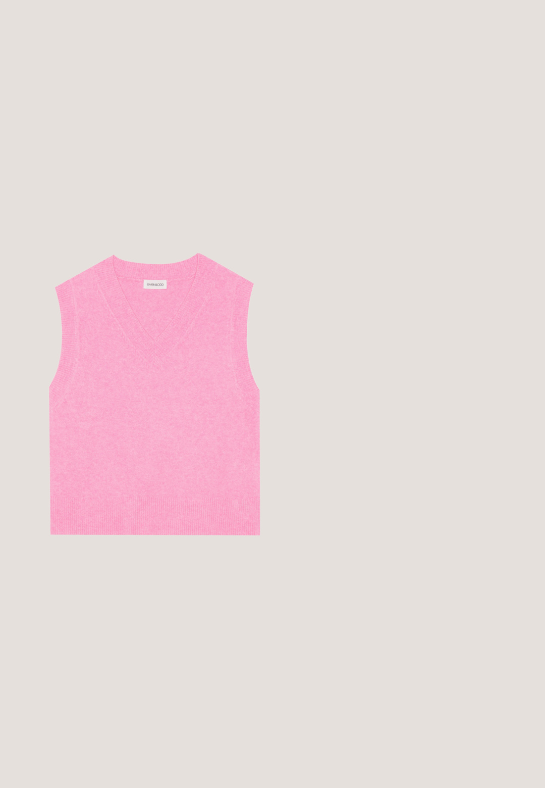 Even&Odd Top - pink; Lyserød langærmet skjorte med button-down krave, der har en lige kant og blød tekstur, lavet af letvægts bomuldsstof.; Lyslilla bukser lavet af glat stof, med en skræddersyet pasform, bæltestropper og et lige ben-design.; Sorte læder loafersandaler med en glat finish, rund tå og syet detaljering på overdelen, samt en tekstureret gummisåler for godt vejgreb.; Brun skuldertaske i ruskind med én hank og lynlåslukning, vist mod en ensartet lys baggrund.; Brun ruskindebælte med en bred, dobbeltring i guld; glat tekstur med rene linjer og et tilspidset ende-design.