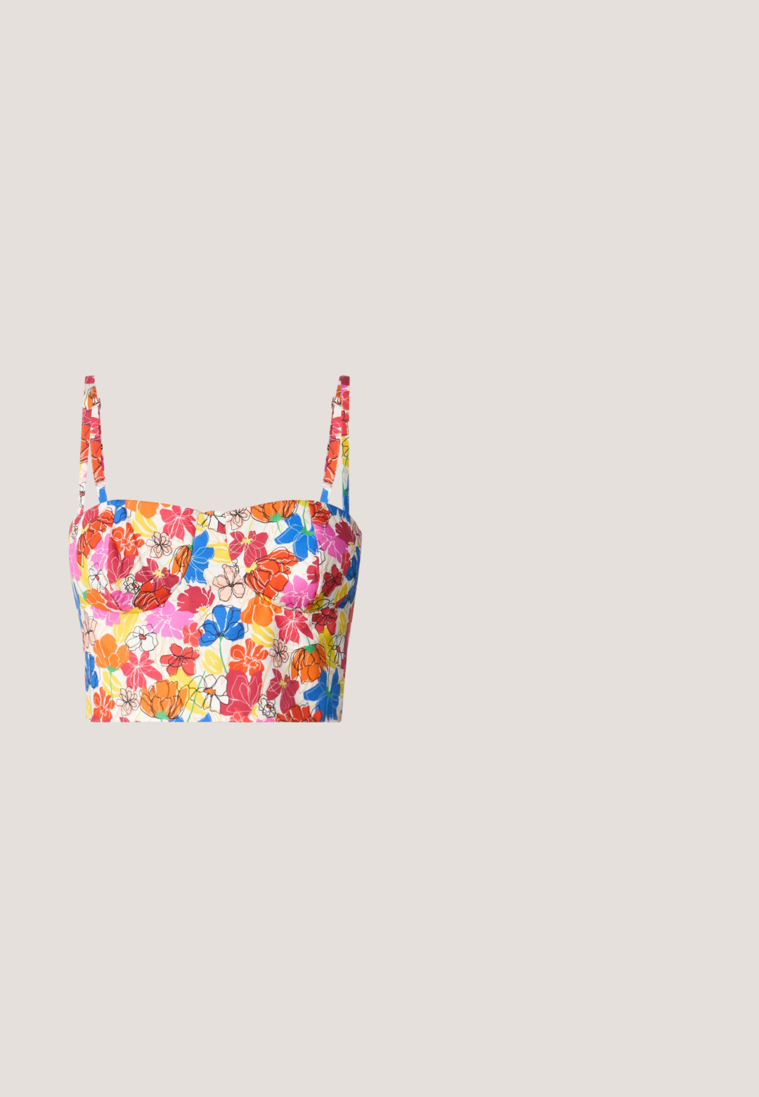 Bloemige crop top met verstelbare banden, met een levendig patroon van rode, roze, oranje en blauwe bloemen op een crème achtergrond.; Lichtblauwe denimrok met een voorkap, riemlussen en een klassieke vijf-pocket ontwerp. Soepele textuur met een nette afwerking.; Witte canvas sneaker met een dikke witte platformzool, ronde neus en metalen oogjes voor veters. Merkl logo aan de zijkant weergegeven.; Hexagonvormige zonnebril met een doorschijnend lavendelkleurig montuur met perzikkleurige accenten en een gradient bruin glas. Glanzende afwerking op het montuur en de armen.; Crème leren schoudertas met een halve maan vorm, dunne schouderband en subtiele stiksels. Minimalistisch ontwerp met gouden hardware accenten.; Zilveren hoepel oorbellen met een minimalistisch ontwerp. Cirkelvormig, gladde textuur en dun profiel. Lichtgewicht met een gepolijste afwerking.