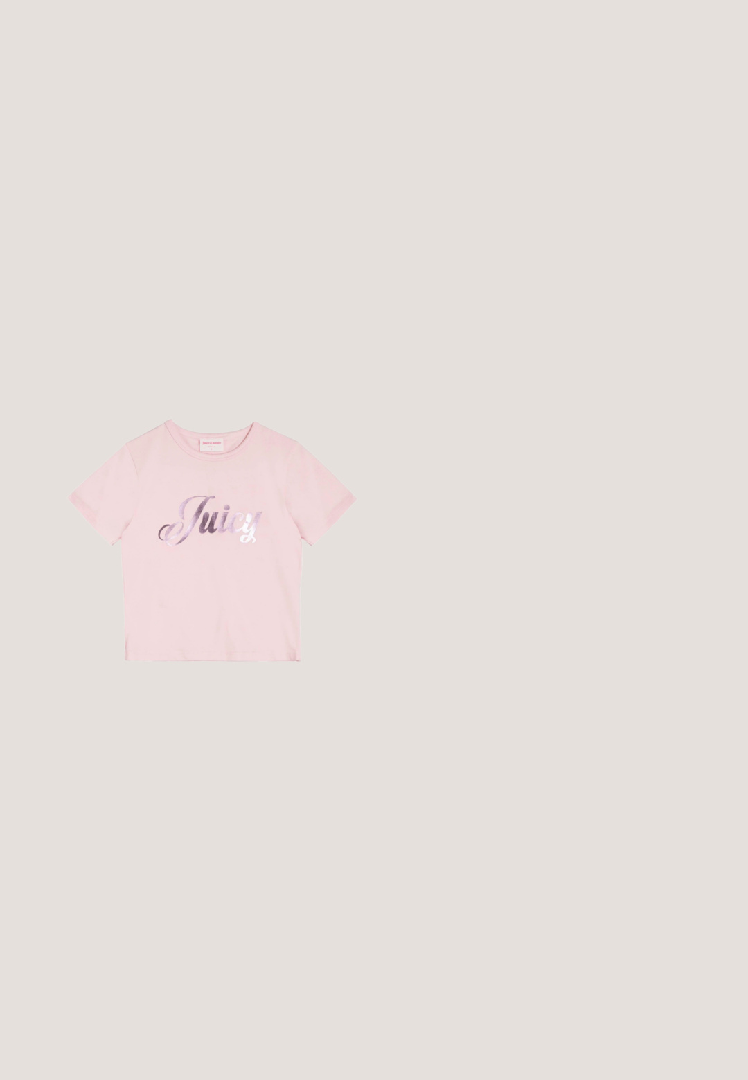 Lyserød t-shirt med korte ærmer lavet af bomuld, med en metallisk sølvskrift "Juicy" på forsiden. Enkel rund halsdesign.; Bredbenet blå denimjeans med forlommer, bæltestropper og knaplukning, lagt fladt på en lys baggrund.; Hvid chunky sneaker med tyk sål, snørelukning og "Buffalo" branding på siden og hælen.; Sorte ovale solbriller med tynde stel og små gyldne prikker nær hængslerne med lettonede linser.; Sort patenteret læder håndtaske med en buet form, en skulderrem, frontlommer og hardware accenter i sølvfarve.; Sølv kæderekæde med store led, udsmykket med klare rhinsten på skiftende sektioner, med justerbar kædelukning.