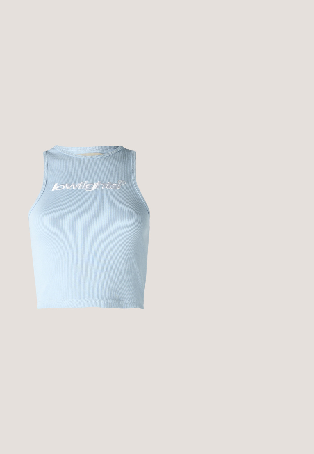 Heleheline soonik ja ribaga crop top ümmarguse kaeluse ja ilma varrukateta disainiga. Esiküljel on valge tikitud tekst.; Tumedat sinine, keskpikk seelik elastse vöökohtaga, millel on kaks külgmist cargo-taskut ja minimaalne logo detail. Sile kangastekstuud.; Hallitus hallid Nike Air Force 1 sneakerid, millel on augustatud varvas, siledast nahast ülemine osa, paks tall ning reljeefne 'AIR' detail kontsapadjal.; Kaks ümmargust päikeseprilli, millel on helesinised poolläbipaistvad raamid ja tumehallid objektiivid, sirged tempud ja minimaalsete detailidega riistvara.; ALDO FARALAELIAX - Käekott - blue; Hõbedased rõngassõrmused õhukese, sujuva disainiga; piklik ovaalne kuju; poleeritud viimistlus; omavad kindlat konksu sulgemist.
