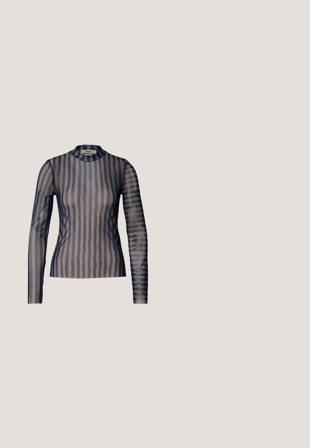 Haut à manches longues avec un col montant, en tissu transparent présentant des rayures verticales dans des nuances sombres de marron et de bleu.; Pantalons évasés en simili cuir noir avec une finition brillante, dotés d'une taille haute, de poches avant et de détails en métal argenté.; Bottes noires en cuir, hautes jusqu'au genou, avec un bout pointu et un talon aiguille haut. Texture lisse et design épuré, avec un minimum de détails.; Lunettes de soleil ovales noires avec des branches fines et des verres teintés rouges posées sur une surface blanche.; Sac à main noir rembourré avec une poignée arrondie, présentant une surface lisse et brillante ainsi qu'une texture douce et matelassée. Pas de quincaillerie ou d'accents visibles.; Uncommon Matters SCULPTURAL LARGE CREOLE - Boucles d'oreilles - silver-coloured
