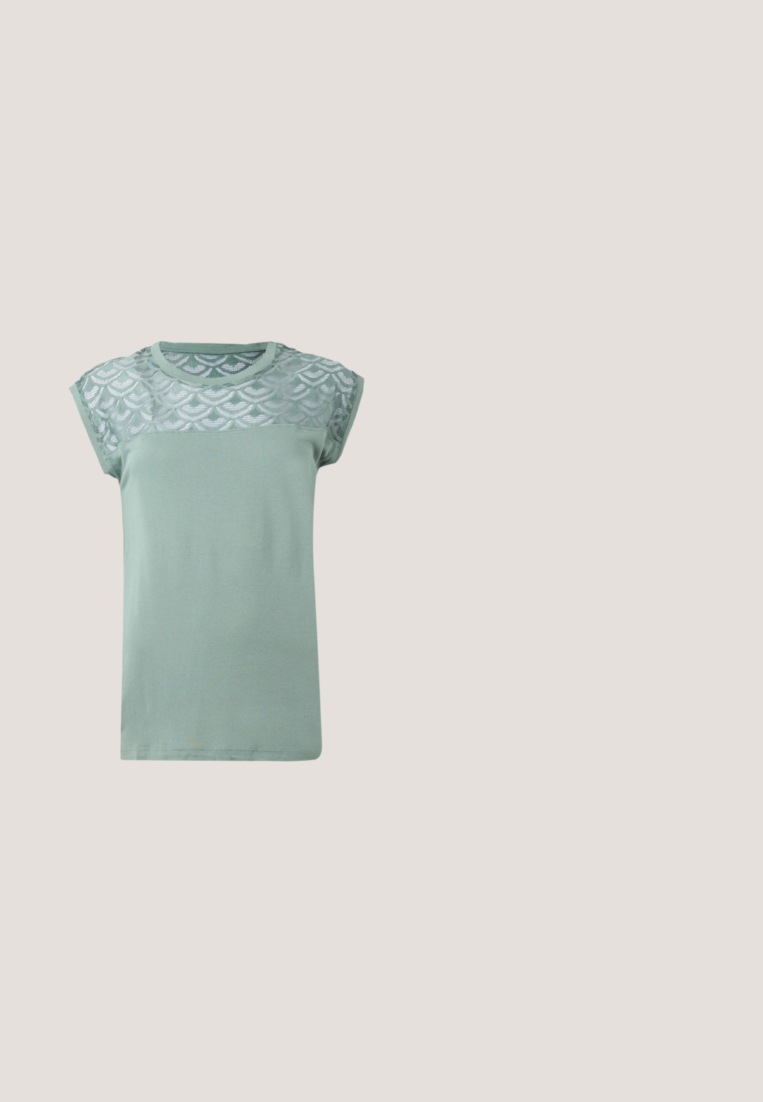 Muntgroene t-shirt met korte capmouwen, voorzien van een gegolfde kantoverlay op de schouders. Zacht materiaal, ronde halslijn en rechte zoom.; Witte rok met een blauw bloemmotief, voorzien van plooien en een kantafwerking langs de zoom. Gemaakt van lichte stof, met een gestrikt tailleband.; Zwarte leren slingback hakken met een spitse neus, dunne enkelbandjes, gouden hardware accenten en een slanke hak. Soepele textuur en een minimalistisch ontwerp.; Zwarte corduroy schoudertas met een gebogen vorm, een verstelbare schouderband en trekkoordsluitingen aan beide zijkanten voor maataanpassing.; Set glanzende gouden dubbele lus oorbellen met stekertjes op een witte achtergrond.; Zwarte leren riem met een rechthoekige gouden gesp met ronde hoeken, een gladde textuur en een slank design.
