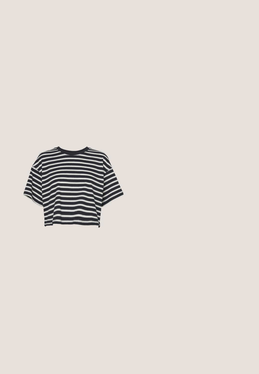 Gestreept cropped t-shirt in marineblauw en wit. Korte mouwen, ronde halslijn, zachte stof met horizontale strepen en een relaxte pasvorm.; ONLY Tall ONLHOPE GLOBAL HIGH WAIST WIDE  - Broek - pumice stone; Witte leren sneakers met zwarte strepen, gumrubberen buitenzool, ronde neus, vetersluiting en een zachte grijze suède neuskap.; Even&Odd by Zalando Zonnebril - black; Zwarte leren handtas met een gladde textuur. Beschikt over een verstelbare schouderband en een strak, minimalistisch ontwerp met een ritssluiting.; Zilveren creool oorbellen met een gladde, reflecterende oppervlak. Ronde, grote vorm met een veilige sluiting aan de bovenkant. Gepolijste afwerking toont de glans.