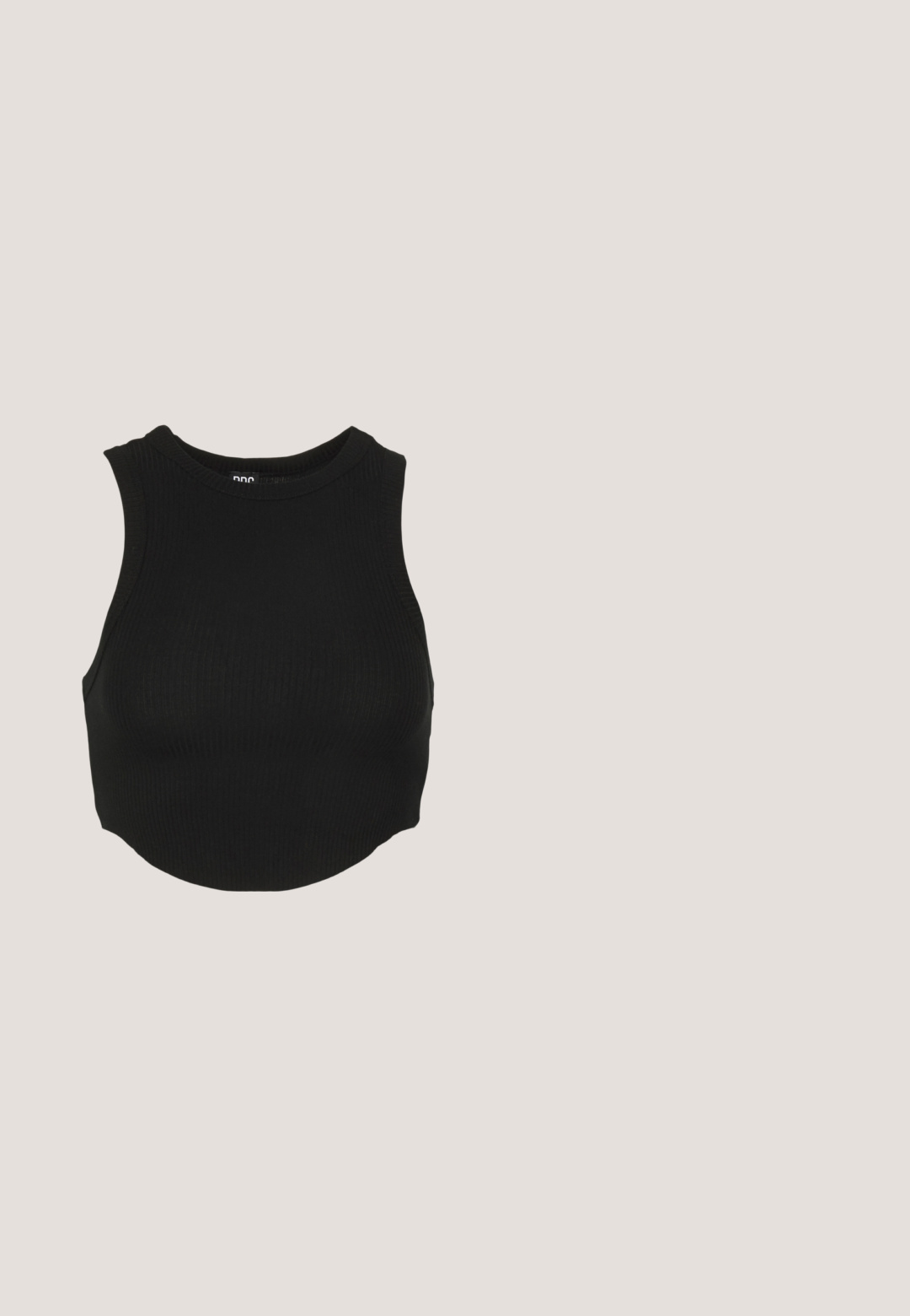 Must mustribaline crop top kõrge kaelusega ja ilma varrukateta. Pehme tekstuur, millel on keha lähedal istuv kuju ja kergelt kõver hem.; BDG Urban Outfitters BAGGY - Püksid - cream; Mustast kummist suss, millel on ventilatsiooniavad, kõrgendatud kand ja reguleeritav rihm. Sile tekstuur ja ümar kuju.; Mustad musta kassi silmadega päikeseprillid tumedate hallide läätsedega, stiilne plastraam, teravad nurgad ja sirged kaared. Nähtavad metallist osad või aksessuaarid puuduvad.; Musta nahast kootud õlakott ümarate käepidemetega ja poolkuukujulise kehaga lihtsal taustal.; Hõbedased rõngastikkaehingad minimalistlikus disainis. Ümar kuju, sile tekstuur ja õhuke profiil. Kerged ning poleeritud viimistlusega.