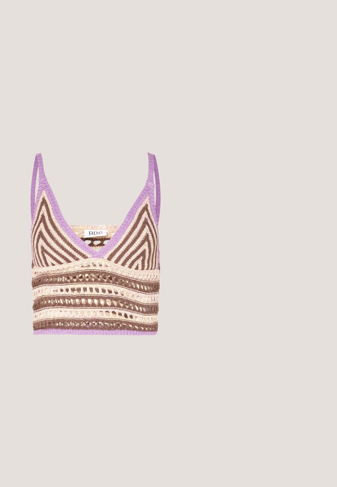 BDG Urban Outfitters NEW GIGI CROP - Top - purple; BDG Urban Outfitters UTILITY SKATE - Džínsy voľného strihu - violet; Fialové semišové tenisky s čiernymi a zlatými akcentmi, textúrovanými sieťovanými stranami a robustnou čiernou gumovou podrážkou. Obsahujú pútko a systém šnurovania.; Hnedé korytnačinové oblé okuliare s priehľadnými sklami a elegantnými ramenami, s hladkou textúrou a minimalistickým dizajnom.; Sivá textúrovaná kabelka s polstrovanou rukoväťou, sieťovými akcentmi, nastaviteľným remienkom a predným uzávierom. Kompaktný dizajn s guľatým tvarom.; Strieborné kruhové náušnice s príveskom v tvare kríža a srdca. Hladký, lesklý povrch s lešteným dokončením. Každý prívesok visí na bezpečnej slučke.