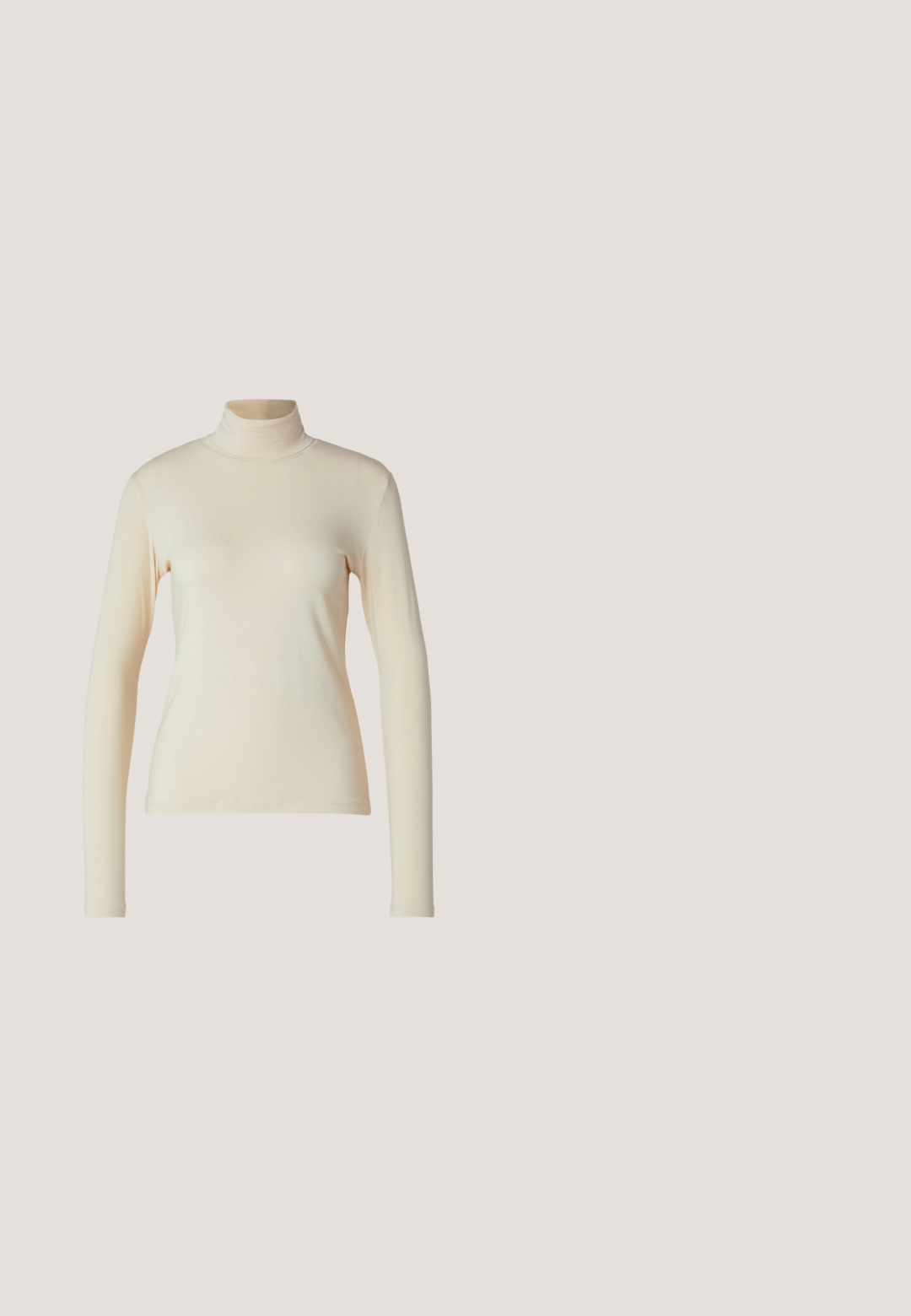 Cremefarvet langærmet turtleneck top lavet af glat, strækbart stof; tætsiddende design med høj hals og ingen synlige mønstre eller detaljer.; Blå og hvide lodrette stribede bukser med elastisk talje og snøre, lagt fladt på hvid baggrund.; Lys grå atletik sko med en overdel i mesh og syntetiske materialer, der har snørebånd, polstret krave og struktureret sål for godt greb.; Klare plastiske briller med firkantet ramme og gennemsigtige linser, der har guld accenter på tempelstængerne for ekstra detaljer.; Lyseblå taske med krokodillepræg, kort håndtag og aftagelig skulderrem. Glat tekstur med lynlås.; Sølv hjerteformede hængelåse med indgraveret "JA" og "NEJ" tekst, poleret finish, symmetrisk design og en robust metalklap.