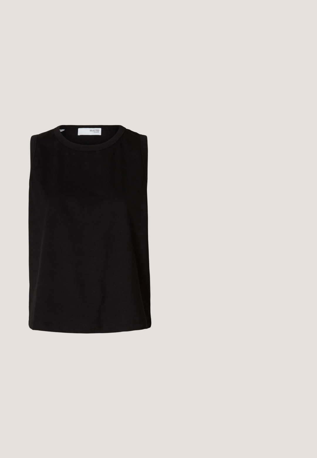 Top negro sin mangas con escote redondo. Confeccionado en tejido suave, presenta un corte holgado y un diseño limpio y simple. Liso, sin estampados.; Pantalones vaqueros gris de pierna ancha con cintura elástica y cierre de cordón, mostrados extendidos sobre un fondo blanco.; Zuecos de ante negro sin cordones con correa ajustable de hebilla negra y plantilla de corcho contorneada sobre un fondo blanco liso.; Gafas de sol negras con forma rectangular, lentes oscuras y acabado brillante. Destacan por una discreta marca en la patilla.; Bolso de cuero negro con forma triangular, un gran asa recortada y costuras detalladas a lo largo de los bordes. Textura suave.; Pendientes de aro plateados en forma de estrella con un acabado liso y pulido sobre un fondo blanco liso.