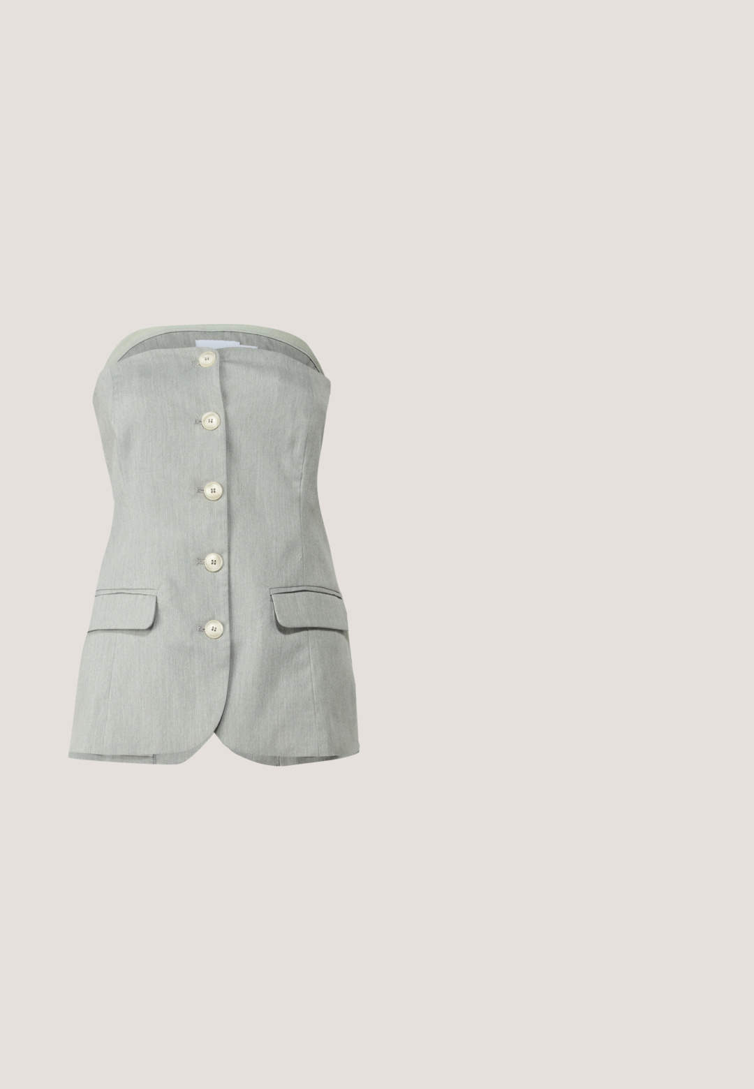Haut gris sans bretelles avec un devant boutonné, comportant six grands boutons blancs, deux poches latérales et un design structuré. Fini en tissu texturé.; Pantalon vert menthe plissé avec une taille élastique ; design à jambes effilées et texture douce créant une apparence fluide.; Sandale glissante vert menthe avec motif rayé tissé, dotée d'une semelle intérieure douce et d'une semelle plate marron. Design simple, bout ouvert et sans matériel.; Lunettes de soleil rectangulaires vert clair avec verres teintés gris et logo "vogue" sur la branche, présentées à un léger angle sur une surface blanche.; Sac bandoulière rectangulaire vert clair avec une bandoulière chaîne tressée multicolore et un pompon en tissu à motifs attaché.; Boucles d'oreilles en résine verte dans une forme abstraite et courbée avec une finition brillante. Le design présente une attache en clou pour un port facile.