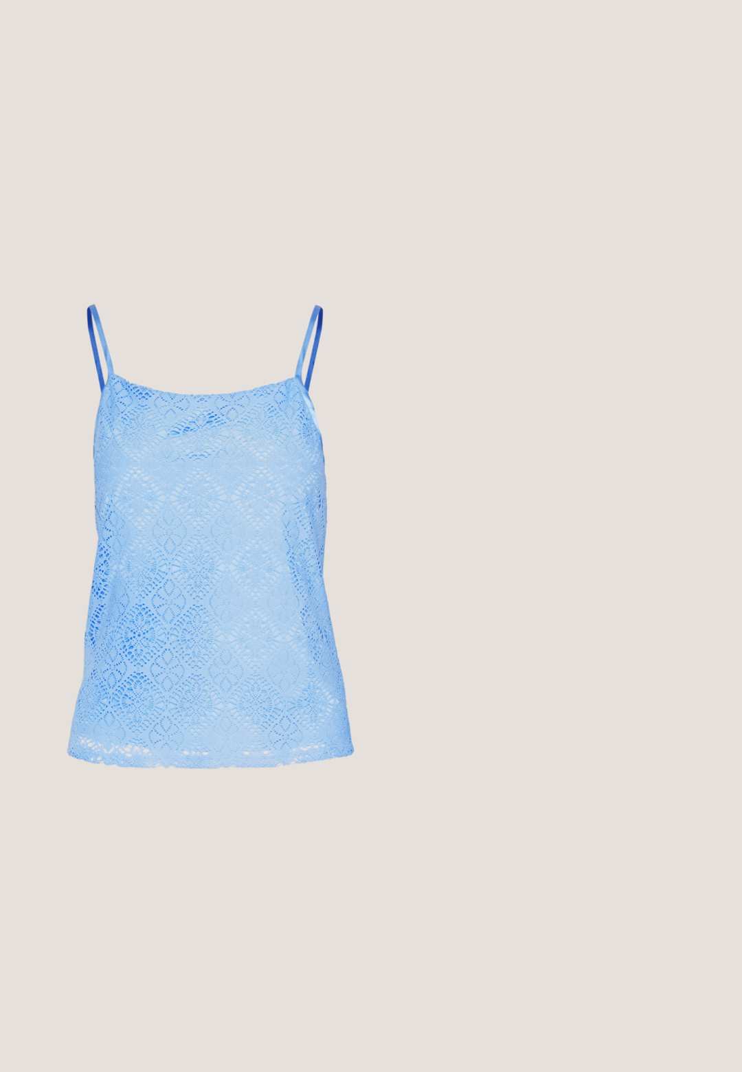 Vero Moda VMMAYA SINGLET - Μπλούζα - provence; Μπλε ριγέ παντελόνια σε φαρδιά γραμμή με ελαστική μέση και κορδόνι. Το ύφασμα είναι ελαφρύ, με κάθετες άσπρες ρίγες για αντίθεση.; Λευκά ψηλά αθλητικά παπούτσια από καμβά, με μαύρη καουτσούκ σόλα και αντίθετη μαύρη ρίγα στη μεσόσολα. Κυκλική μύτη και σχέδιο με κορδόνια.; Ασημένια μεταλλικά οβάλ γυαλιά με διαυγείς φακούς, που διαθέτουν διακοσμητικά στοιχεία στα πλάγια και μαύρα άκρα στους βραχίονες για επιπλέον στήριξη και άνεση.; Μπλε τζιν τσάντα χειρός με επενδεδυμένο, καμπύλο χερούλι. Περιέχει μια διακριτική καφέ λογότυπη στάμπα και μαύρο κορδόνι κλεισίματος.; Ασημένια σκουλαρίκια σε σχέδιο στροβιλιστού κρίκου, με υφή στην επιφάνεια και ραβδωτές λεπτομέρειες, ασφαλισμένα με κούμπωμα κοντάρι.