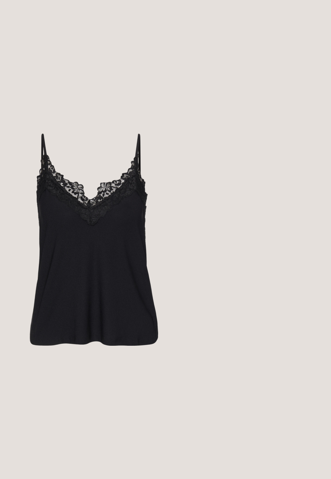 Sort camisole med blondekant langs udskæringen og stropperne; blødt stof med et flydende design for en afslappet pasform.; ONLY ONLJAGGER MOM DAISY - Jeans Tapered Fit - black washed denim; Sort lærred sneakers med en hvid gummi platform sål, der har hvide snørebånd og syninger, ikonisk branding på siden, lav-top design.; Sort stof skuldertaske med en blød tekstureret overflade, rund form og en enkelt rem. Minimalistisk design uden synligt hardware eller accenter.; Sølv hoop øreringe med et kors og hjerte charm. Glat, skinnende tekstur med en poleret finish. Hver charm hænger fra en sikker løkke.; Sølvkæde halskæde med to lagdelte kæder med små hjerteformede vedhæng, jævnt fordelt langs den nederste kæde.