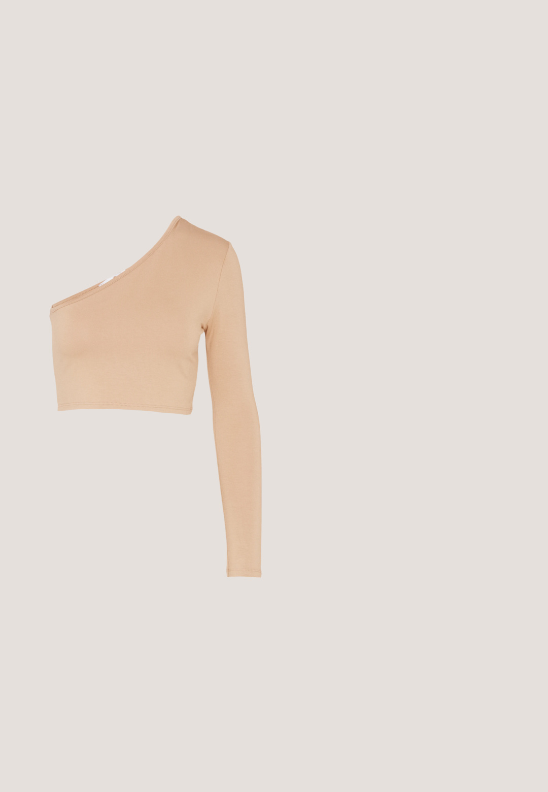 WAL G. MILLY ONE SLEEVE CROP - Longsleeve - camel; Zwarte faux leren strakke rok met een geplooid textuur aan één kant en een kleine split aan de zoom, wat zorgt voor een slanke silhoeët.; ONLY SHOES ONLDOJA - Plateaulaarzen - black; Zwarte zonnebril met grijze lenzen, versierd met een rasterpatroon van kleine metalen strass-steentjes langs het montuur. Gladde afwerking, hoekig ontwerp.; Zwarte en zilveren handtas met een gestructureerd oppervlak dat een diamanten patroon vertoont, een geknoopt handvat en een gestructureerde vorm.; Zilveren hoepel oorbellen met een minimalistisch ontwerp. Cirkelvormig, gladde textuur en dun profiel. Lichtgewicht met een gepolijste afwerking.
