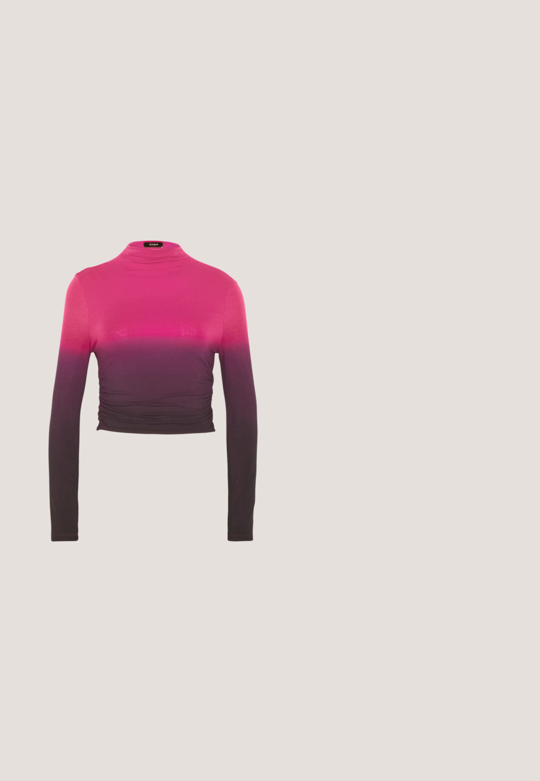 Zign Studio TENCEL ™ LONG SLEEVE GATHERING - Pitkähihainen paita - pink; Sininen farkku maksi-hame, jossa on etuosa käänteinen laskos, vyölenkit, nappi- ja vetoketjukiinnitys sekä haalistu wash-yksityiskohdat.; Musta suuret tennarit, joissa on sileä nahkapinta, nauhakiinnitys edessä, pehmustettu pohja ja kohokuvioitu logo sivussa. Teksturoitu ulkopohja näkyvissä.; Musta aurinkolasit, joissa on ympäröivä muotoilu, tummat tummennuslinssit, kiiltävät tähtimuotoiset koristeet ja säädettävät nenätyynyt.; Desigual SMALL WITH BUCKLES - Käsilaukku - black; Pari keskikokoisia kiiltäviä hopeanvärisiä renkaanmuotoisia korvakoruja, joissa on ohuet metalliklipsit vaalealla neutraalilla taustalla.
