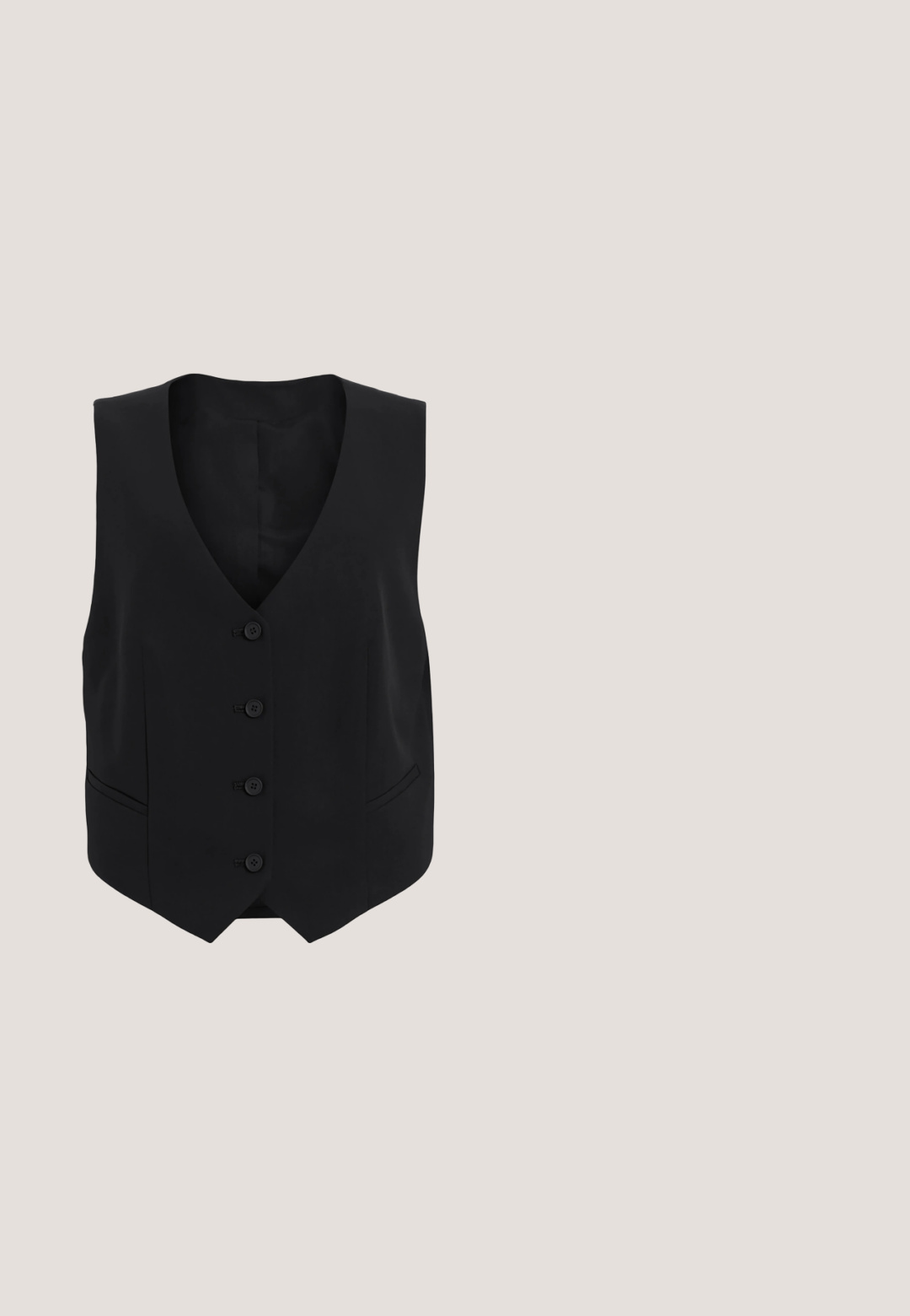 Zwarte mouwloze vest met V-hals, vijf knopen aan de voorkant en twee zijzakken. Gemaakt van een gladde stof met een getailleerde pasvorm.; Zwarte jas met lange mouwen, ronde hals, verborgen sluiting aan de voorkant en elastische zoom en manchetten, weergegeven op een witte achtergrond.; Lichtgrijze broek met wijde pijpen, elastische tailleband en subtiele naaddetails langs de pijpen, enkelhoog, met een losse pasvorm.; Zwarte platform flip-flops met een getextureerde rubberen zool, voorzien van een kruisbandontwerp en een matte afwerking. Merklocatie subtiel aan de zijkant.; Zwarte rechthoekige zonnebril met donkere glazen en decoratieve zilveren Gucci-logo's op de pootjes, weergegeven op een witte ondergrond.; Zwarte leren driezijdige draagtas met een gestructureerd oppervlak, geperforeerd geometrisch patroon en brede handgrepen.