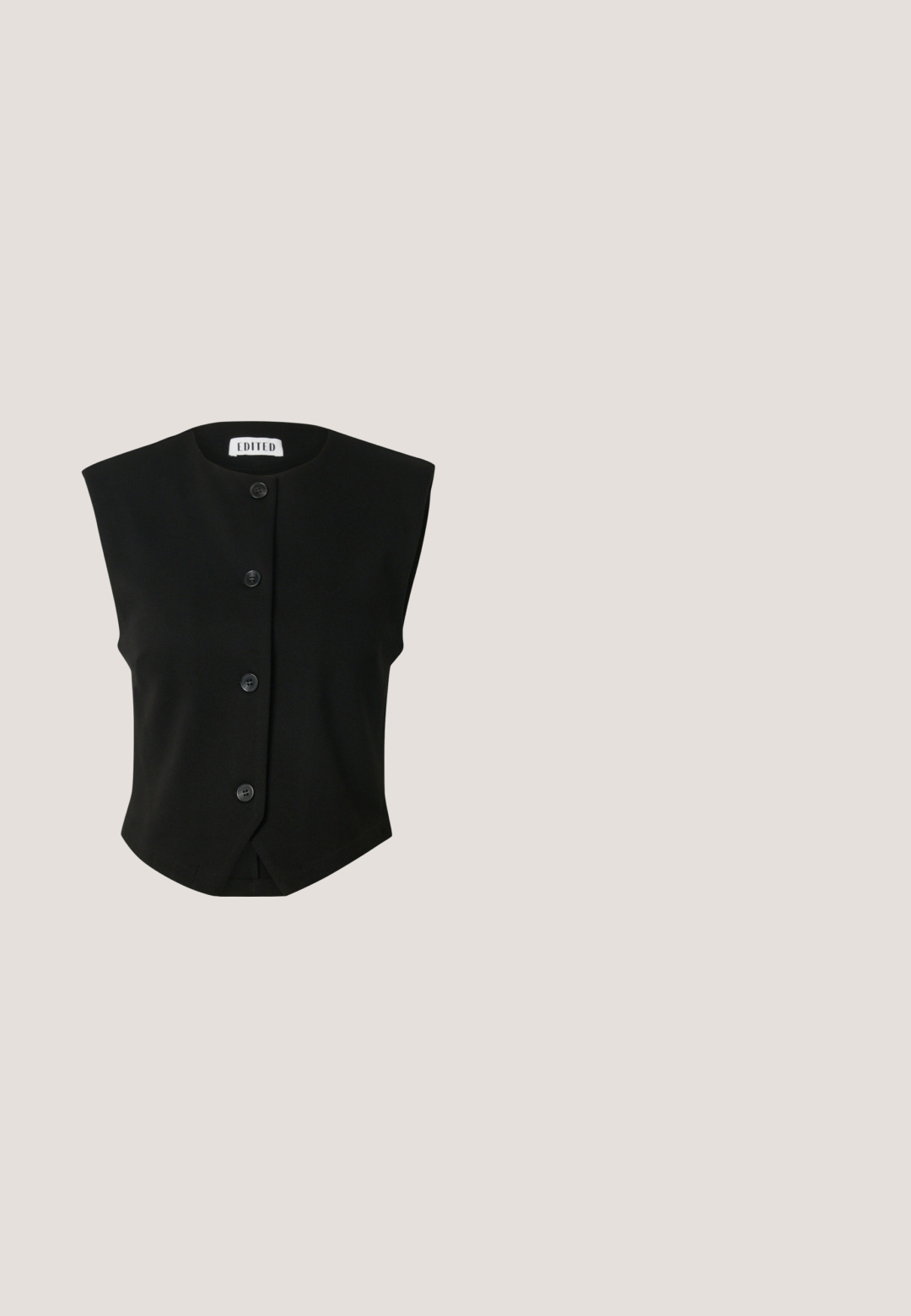 Gilet sans manches noir avec un col rond, fermeture avant à boutons avec quatre boutons, coupe ajustée et texture de tissu lisse.; Chemise blanche à manches longues en coton, avec un col classique, des boutons sur le devant et un ourlet droit aux bords légèrement arrondis.; Kaffe KALISA WIDE BELT - Pantalon classique - black deep; Scarosso Chaussons - black calf leather; Sac bandoulière en cuir noir texturé avec une fermeture incurvée dorée et une sangle fine réglable.; Bracelet en chaîne dorée avec de petites perles rondes le long d'une chaîne délicate, équipé d'un fermoir à ressort et d'une chaîne d'extension ajustable.