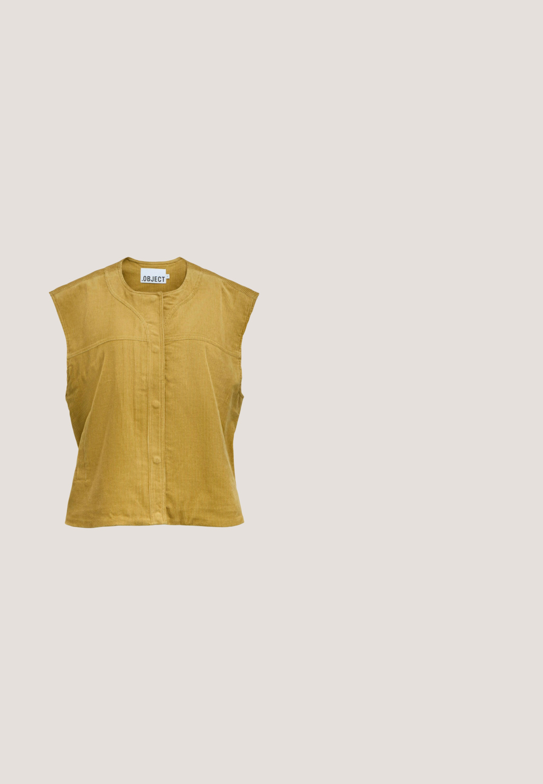 Sennepsgul ærmeløs manchestervest med rund halsudskæring og frontlukning med trykknapper.; Kortærmet beige sweater med horisontale mørkebrune striber og rund halsudskæring, vist mod en hvid baggrund.; Bredde ben jeans i mørkeblå denim med kontrasterende hvid sying, fem-lomme design og en knaplukning i taljen.; Brun ruskindssneaker med tofarvede snørebånd og en stiliseret logo med to siddende figurer på siden, flad gummisål.; Brune plastik solbriller med en vinkelret form, gradient brune linser og en guld logoaccent på siden. Glat tekstur hele vejen igennem.; Brun cylindrisk ruskindstaske med lange remme, guldlåsdetalje og lille lædermærke med logo på hvid baggrund.