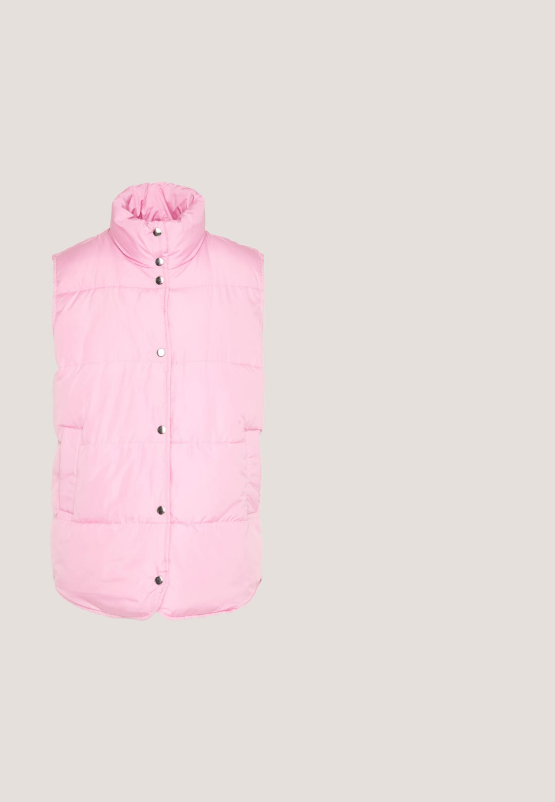 Pieces PCTEE WAISTCOAT - Bodywarmer - begonia pink; Wit katoenen t-shirt met een grote vlinderafbeelding in oranje, zwart en roze, met de tekst "WILD SOUL" erboven en "Dream Big" eronder.; Zwarte denim skinny jeans met een hoge taille, vijf-pocket ontwerp, riemlussen en subtiele stikdetails. Glad textuur, figuurvormende pasvorm.; Grijze Nike Air Force 1 sneaker met geperforeerde neus, glad leren bovenwerk, dikke zool en verhoogde 'AIR' details op de hiel.; Roze transparante zonnebril met ovale lenzen, donkerrode tint en slanke pootjes, met een gladde afwerking en subtiele details op het frame.; Zilveren hoepel oorbellen met een minimalistisch ontwerp. Cirkelvormig, gladde textuur en dun profiel. Lichtgewicht met een gepolijste afwerking.