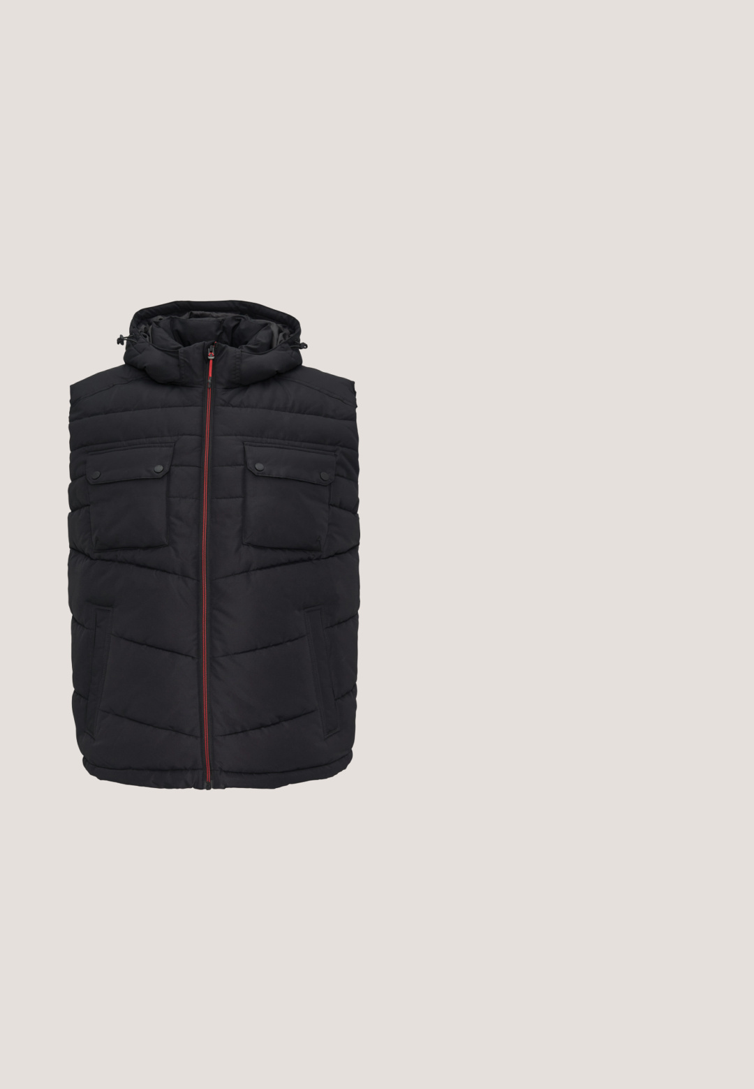 Gilet rembourré noir avec fermeture éclair sur le devant, deux poches poitrine et une capuche. Présente des accents de fermeture éclair rouges et un design texturé en quilt.; Hoodie gris clair en tissu texturé avec des speckles. Il possède une capuche, des manches longues et une coupe décontractée. Aucun matériel ou accent visible.; T-shirt en coton bleu marine avec col rond, manches courtes, et graphiques textuels sur le devant avec des accents rouges et des détails de design sur le thème de l'aviation.; Chinos bleu marine foncé en tissu de coton, avec une coupe droite, des passants de ceinture et une fermeture à bouton avec des accents métalliques. Texture lisse.; Chaussure de sport en maille noire et suède avec une semelle grise, dotée de lacets élastiques, d'accents renforcés et d'un détail de logo sur le côté.; Lunettes de soleil rectangulaires noires avec des verres violets dégradés, dotées d'une finition mate et d'un accent en métal de marque sur la branche.