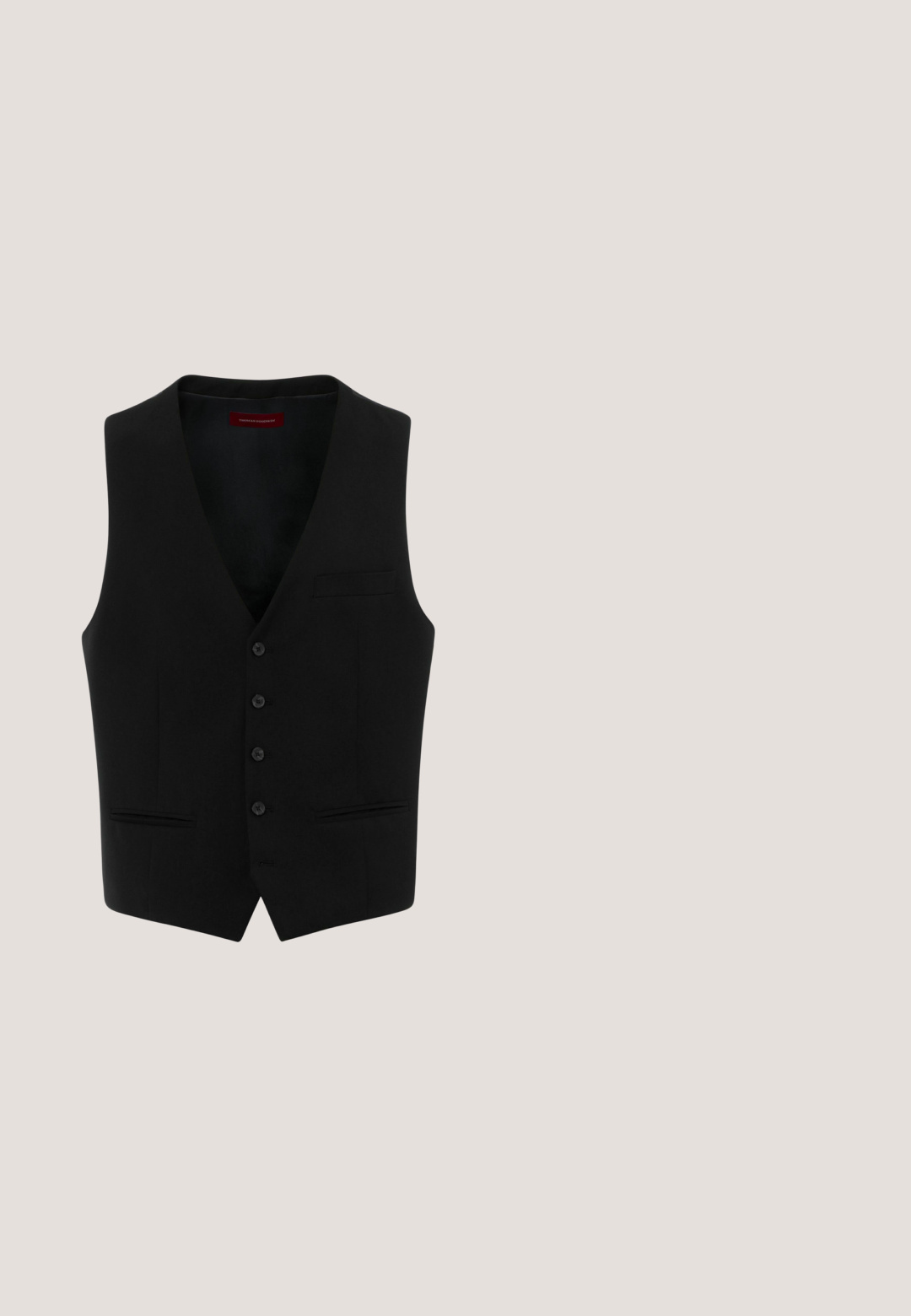 Zwarte gilet met een V-hals ontwerp, zes knopen aan de voorkant, twee voorkant zakken en zonder mouwen. Gemaakt van gladde stof met een getailleerde pasvorm.; Wit overhemd met lange mouwen met knoopsluiting aan de voorkant en kraag, getoond tegen een effen lichte achtergrond.; Zwarte slim-fit broek met knoop- en ritssluiting, riemlussen en rechte pijpen op een witte achtergrond.; Zwarteleren dresschoenen met een slank, rond te ontwerp, vijf oogjes vetersluiting, lage hak en minimale stiksels voor een gladde textuur.; Zwarte satijnen strik met textuur en verstelbare band, netjes gestrikt in een klassieke vlinderdasvorm op een witte achtergrond.; Zwarte leren riem met een gladde textuur, voorzien van een zilveren metalen sluiting en een minimalistisch ontwerp. Meerdere gaten voor verstelbare maat.