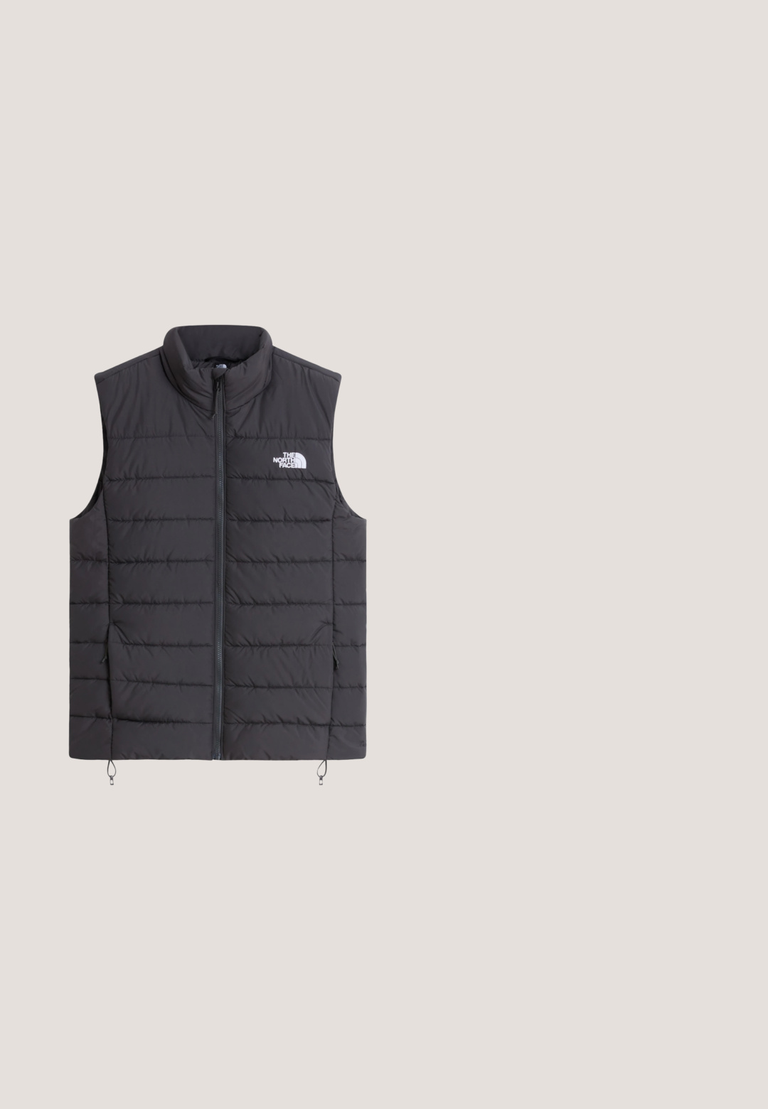 Chaleco negro acolchado sin mangas con cremallera frontal, dos bolsillos con cremallera, cuello alto y logo blanco de The North Face en el pecho.; Sudadera gris con cuello redondo, puños y dobladillo acanalados, hecha de un suave material de algodón. Presenta un pequeño logo en el lado izquierdo del pecho.; Camiseta blanca de manga larga con cuello redondo y logo negro "The North Face" en el pecho izquierdo, mostrada sobre un fondo blanco liso.; Pantalones de chándal negros de tela suave, con cinturilla elástica y cordón, tobillos ajustados y un pequeño logo en el muslo superior.; Zapatilla baja negra con cordones delanteros, suela de goma y logo DC en el lateral, mostrada sobre fondo neutro.; Bolso bandolera de tela negra con dos compartimentos con cremallera, correa ajustable y un sutil detalle de logo azul en la parte frontal.