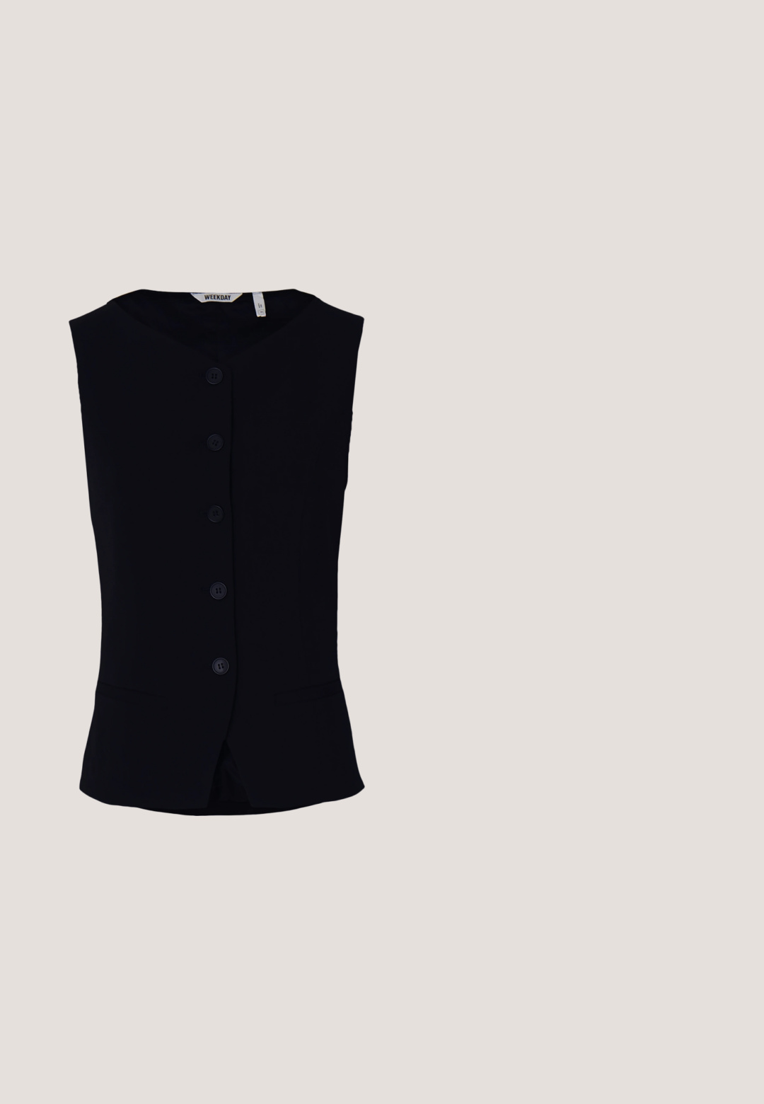 Weekday WAISTCOAT - Veste sans manches - black; Top sans manches noir avec un col en V, doté de fines bretelles entrecroisées au dos. Matière légère et douce avec une silhouette fluide.; Pantalons larges noirs en tissu texturé, présentant une taille à nouer et une coupe décontractée. L'ourlet est légèrement transparent avec une silhouette droite.; Chaussure à talon haut pour femme en cuir verni noir avec bout pointu et talon fin sur fond clair uni.; Sac à main en cuir noir de forme arrondie, décoré de clous argentés et équipé d'une poignée courte. Texture lisse et fermeture éclair.; Collier chaîne en argent avec huit petits pendentifs en forme de cœur présentant des motifs complexes en spirale, posé à plat sur un fond clair.