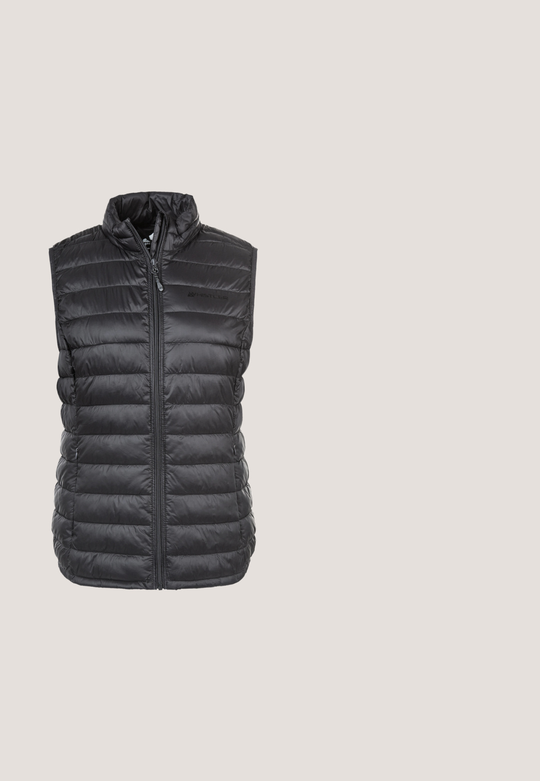 Sort puffer vest med høj krave, quiltet design og ærmeløs skæring. Glat, skinnende tekstur med vandrette syninger.; Sort langærmet sports hoodie med kvart lynlås, struktureret stof, justerbar hætte og reflekterende striber på ærmerne. Har logo på brystet.; Sorte atletiske leggings lavet af stretchy stof, med en høj talje og ordet "ENDURANCE" trykt i hvidt på venstre ben.; Sorte løbesko med en struktureret strikket overdel, pink sål og reflekterende detaljer. Har flade snørebånd og polstret krave.; Sort skuldertaske lavet af glat nylon, med en frontlomme med lynlås, justerbar rem og et lille mærke charm.; Sølvring med et glat, afrundet design og en poleret overflade. Har en slank ringbånd og en aflång, dråbeformet top.
