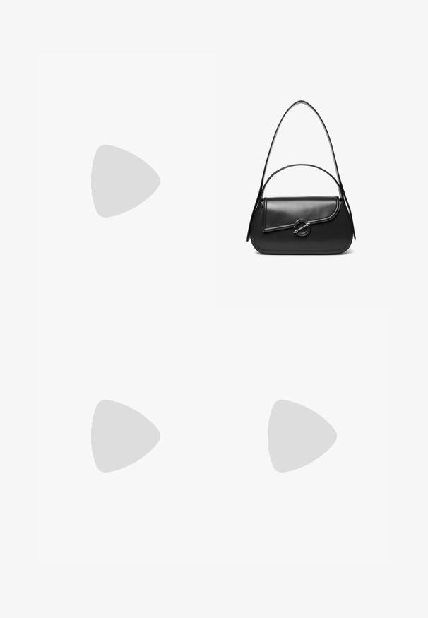 Mono marrón con escote en V, tirantes finos, detalles de encaje cortados en los laterales y pantalones de pierna ancha con diseño plisado.; Zapato mule negro de punta fina con tacón alto y delgado flotando sobre un suelo de hormigón liso, con un fondo desenfocado de rayas verticales.; Bolso de hombro de cuero negro con una solapa curva asegurada por un broche metálico redondo y una correa delgada y ajustable.; Pendientes metálicos dorados con un diseño ondulado; superficie lisa y reflectante; forma asimétrica; sin patrones o elementos visibles.