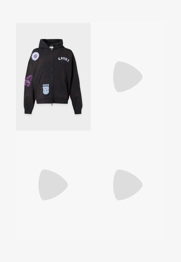 Sweat à capuche noir zippé avec le texte "KSUBI" et plusieurs patchs bleus et violets sur la poitrine, les manches et les poches avant.; Haut beige sans manches avec un col rond, présentant des rayures verticales en franges texturées dans une teinte légèrement plus foncée à l'avant.; Pantalon en coton beige à coupe droite, orné d'une broderie florale blanche sur le devant et muni de poches standards.; Mocassins en cuir noir avec un embout rond, présentant des accents en métal doré et des détails de couture, montés sur une semelle en caoutchouc texturé et basse.