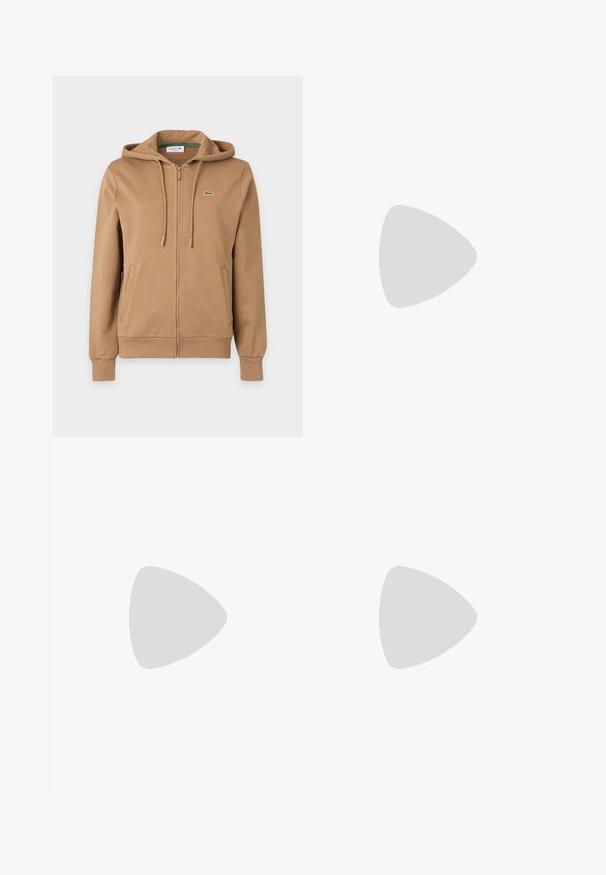 Sweat à capuche marron zippé avec cordons, poches latérales, poignets côtelés et petit logo crocodile vert brodé sur la poitrine.; T-shirt en coton noir avec un col rond, des manches courtes, et un petit logo Lacoste vert sur le côté gauche de la poitrine. Texture douce, coupe décontractée.; Jupe plissée blanche avec une taille élastique noire portant le logo "LACOSTE". Design mi-long avec une texture douce.; Bateau en cuir noir avec un bout arrondi, des détails de couture, un petit accent en nœud et une semelle en caoutchouc. Texture lisse et design épuré.