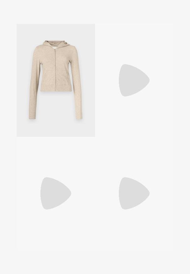 Sudadera con capucha beige con cremallera, bolsillo delantero, mangas largas y textura suave. Cuenta con capucha y puños y dobladillo acanalados.; Camiseta blanca de manga corta fabricada con un material suave. Presenta un clásico diseño de cuello redondo y un ajuste slim, sin patrones ni acentos visibles.; Vaqueros de denim azul oscuro con corte recto, bolsillos delanteros, trabillas para cinturón y cierre con botón sobre un fondo liso.; Zapato de tacón alto de mujer en piel negra patentada, con punta puntiaguda y tacón delgado, sobre un fondo claro y liso.