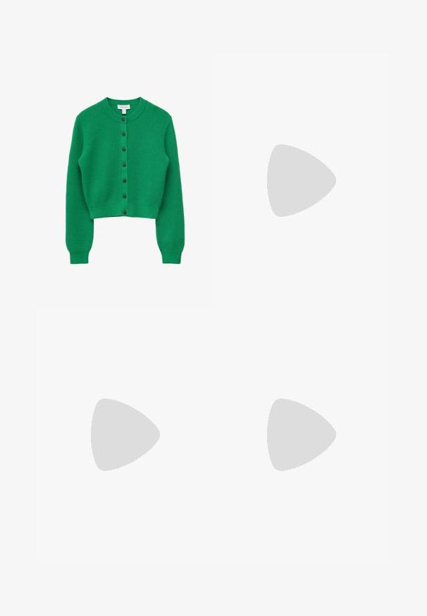 Groene gebreide cardigan met lange mouwen, ronde hals, knoopsluiting aan de voorkant en geribbelde boorden aan mouwen en zoom.; Witte mouwloze tanktop met een ronde hals en geribbelde textuur. Heeft een klein groen Lacoste krokodillogo op de borst.; Grijs gestreepte wijde broek met plooien, textuurstof, hoge tailleband en een tailored ontwerp. Geschikt voor zowel casual als formele gelegenheden.; Low-profile sneaker in crèmekleur met golvende stiksels, vetersluiting en een geribbelde zool, zijaanzicht tegen een effen achtergrond.