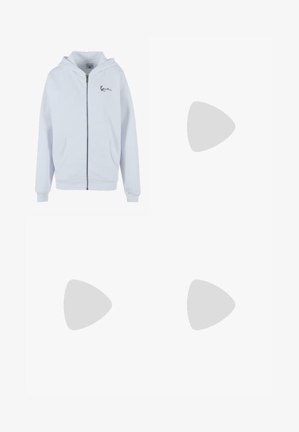 Lyseblå zip-up hoodie lavet af blødt stof, med en frontlynlås, to sidelommer og et lille sort broderet logo på brystet.; Hvid bomulds T-shirt med korte ærmer, rund hals og et lille sort logo på venstre brystområde. Glat tekstur, afslappet design.; Mintgrønne badshorts med hvide lodrette striber. Har elastisk talje og broderet 'KANI' logo i mørkegrøn. Glat tekstur.; Hvid lædersneaker med sorte detaljer, rundet tå og perforerede detaljer. Sort gummisål med tekstureret mønster og snørelukning.